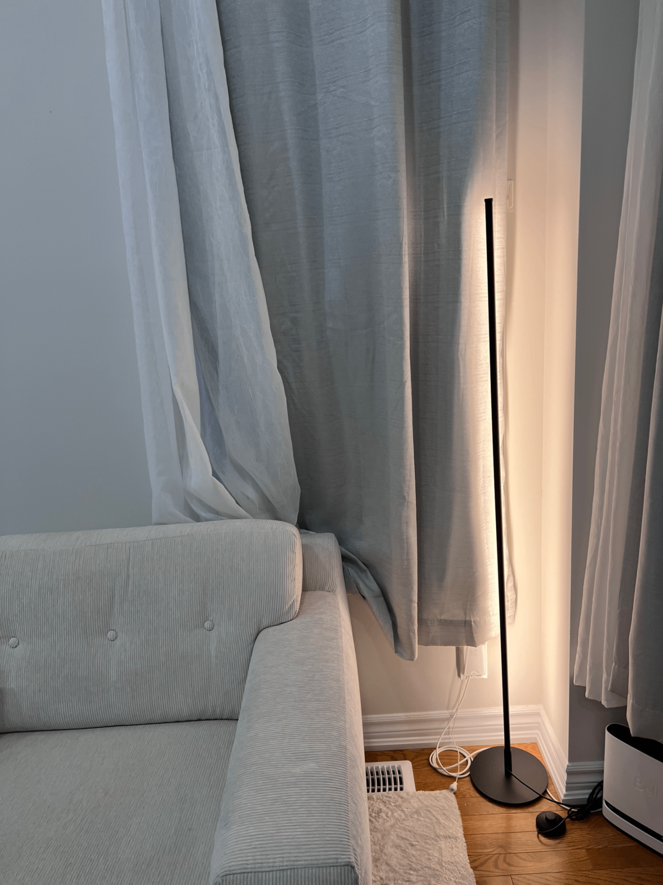 Minimalist LED Corner Floor Lamp – Dimmable & Color Changing - photo 3