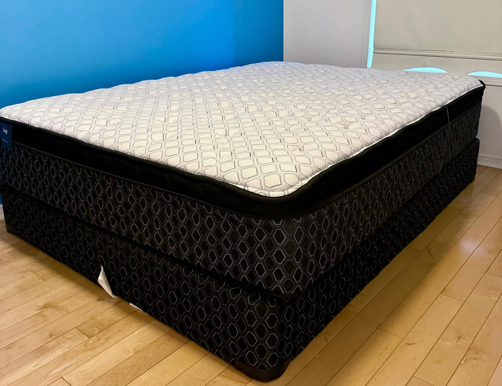 Sealy Posturepedic Hollycourt Queen Eurotop Mattress Set - photo 4