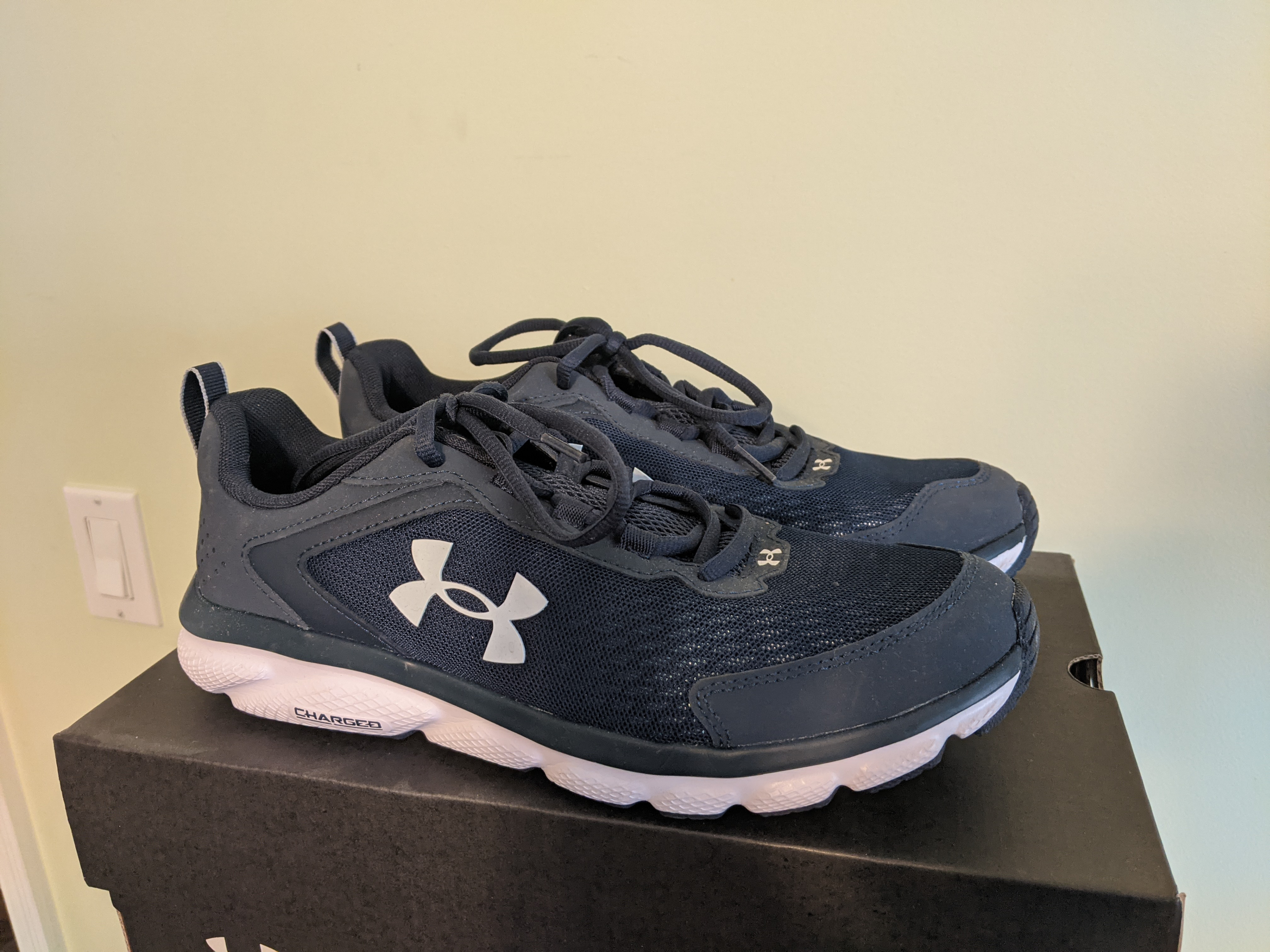 Men's Under Armour Charged Assert 9 Size 9.5