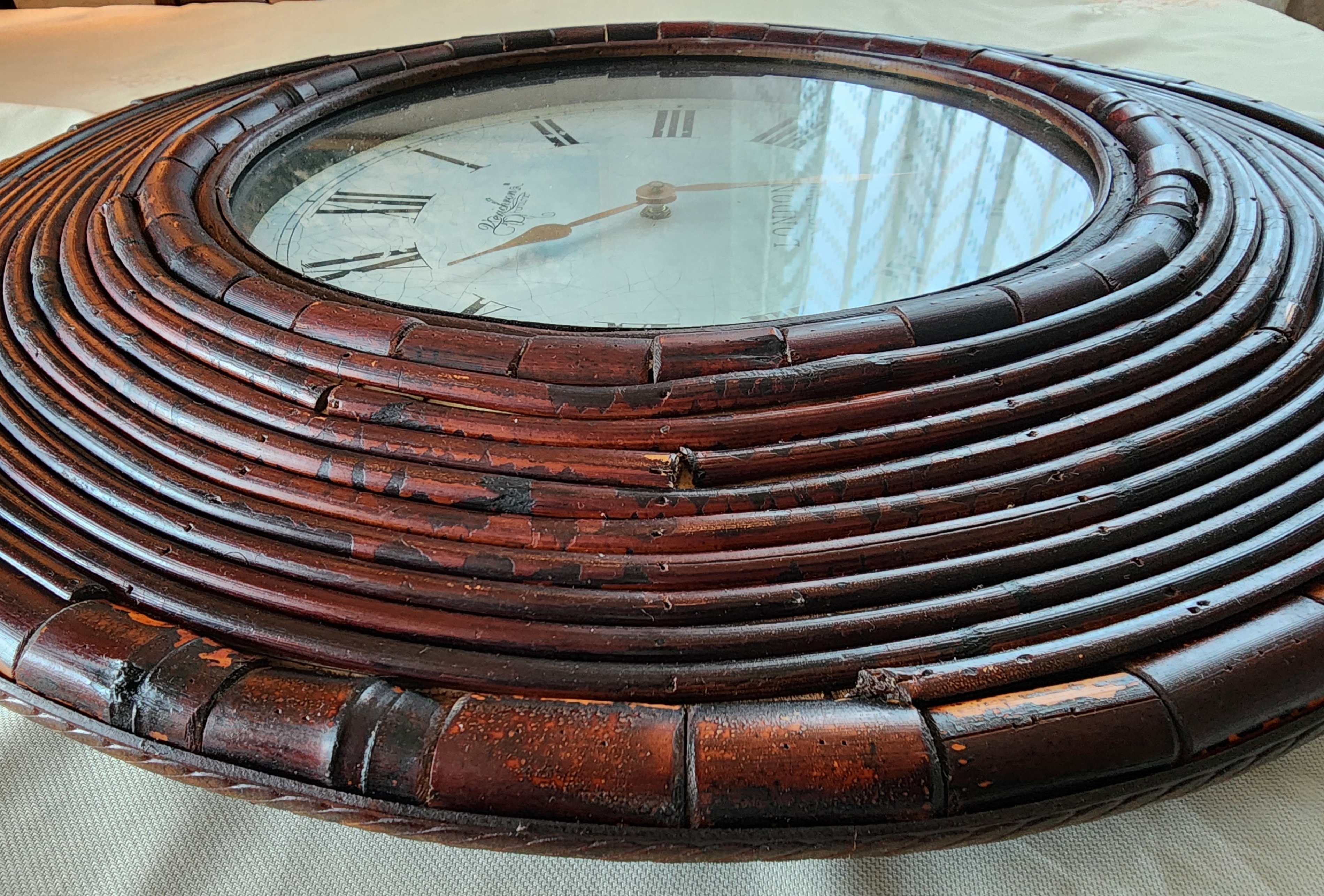 Vintage‐style wall clock with dark wood frame and Roman numerals - photo 2
