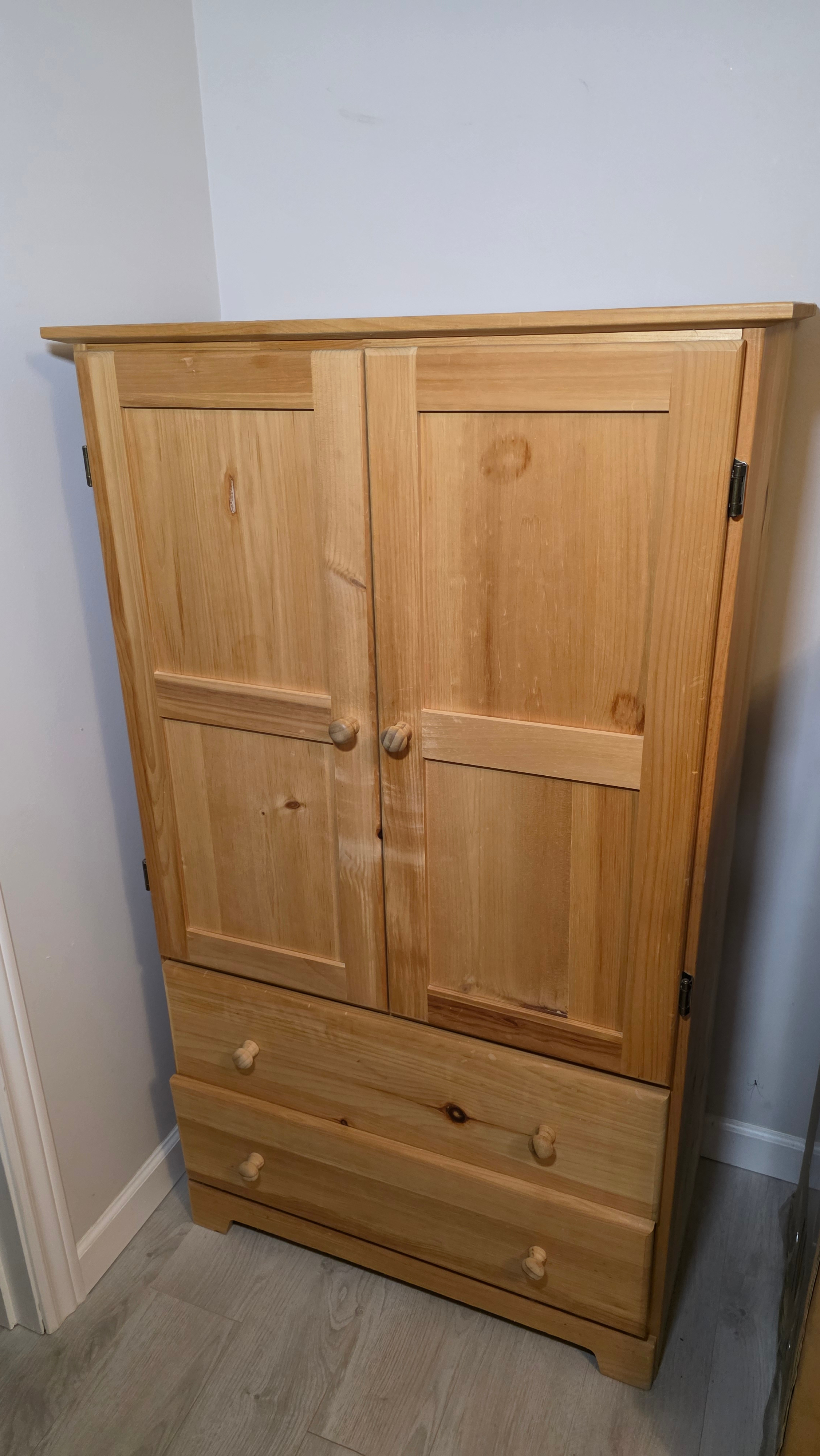 🌲 Solid Pine Wardrobe / Armoire 🌲 31” W x 18” D x 53” H - photo 2