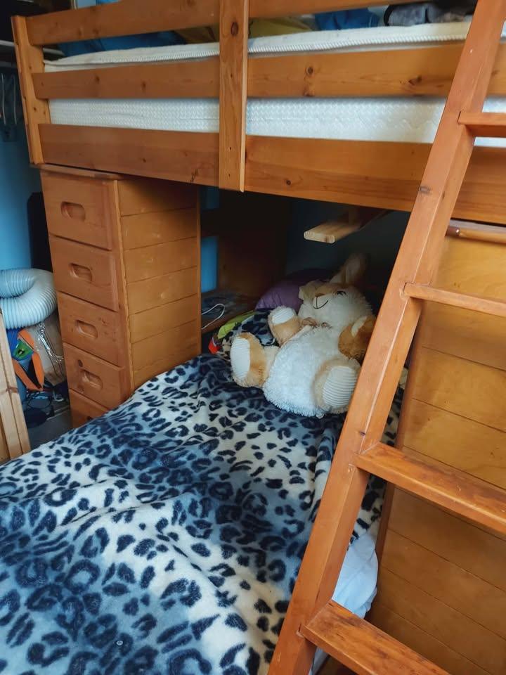free Beautiful Bunk bed set ( First Come)