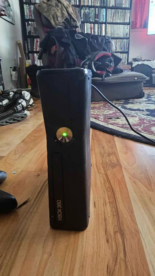 Xbox 360 500GB Console with 3 Controllers - photo 3