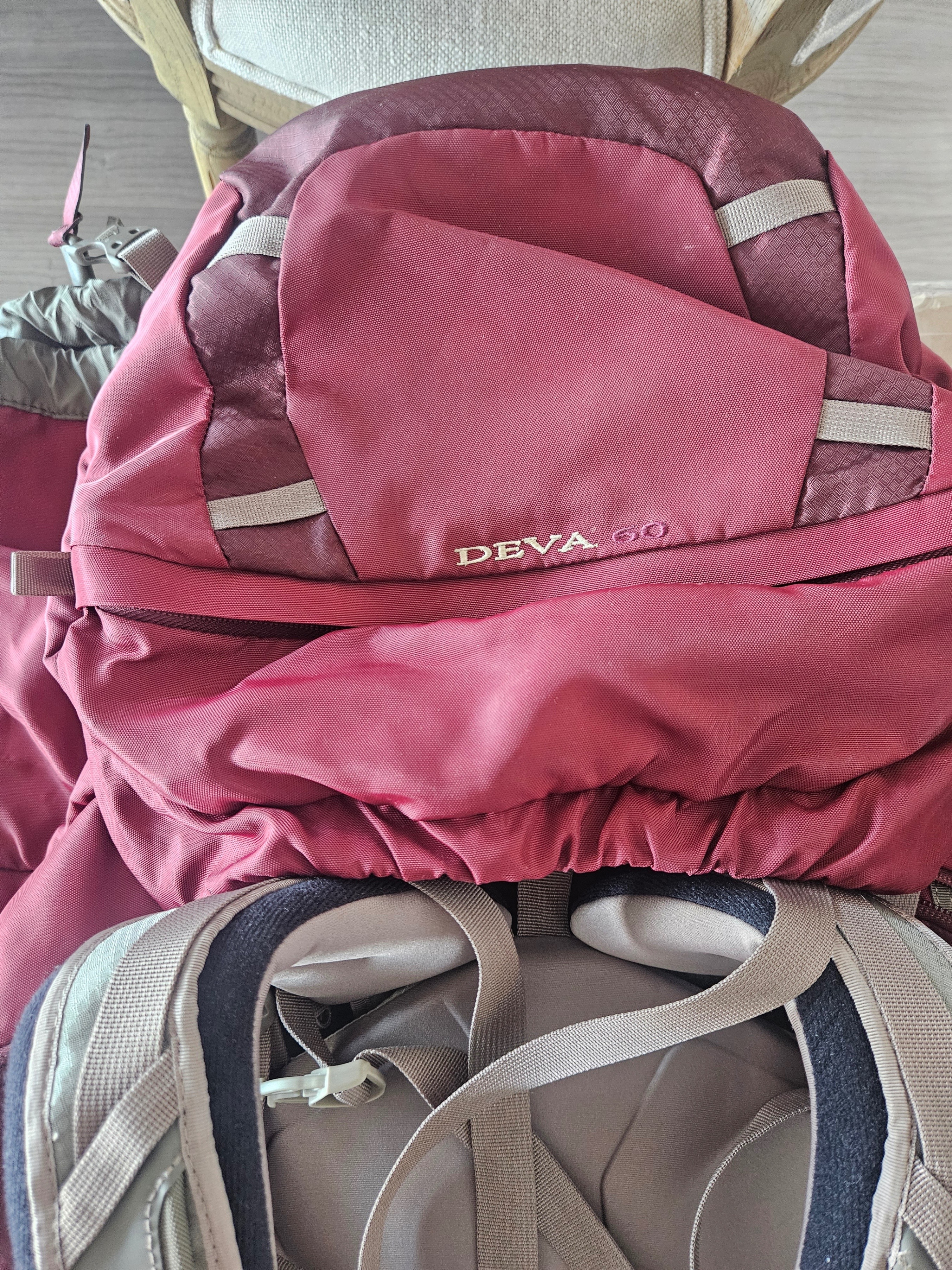 Gregory Deva 60 Backpack - perfect for camping/trekking - photo 2