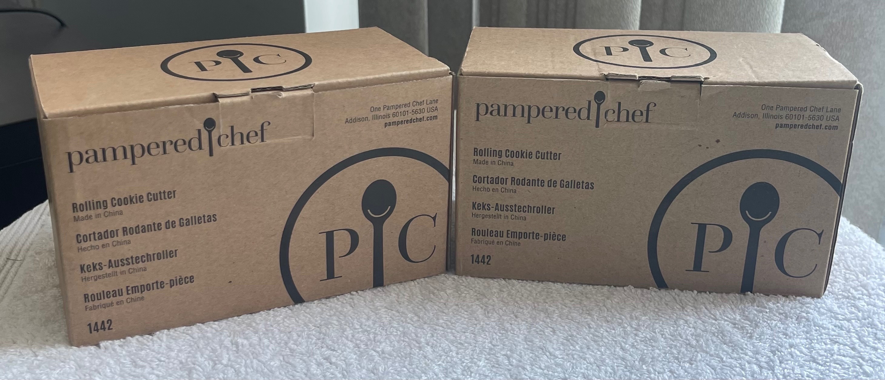 2 New Pampered Chef Rolling Cookie Cutters (Item 1442)