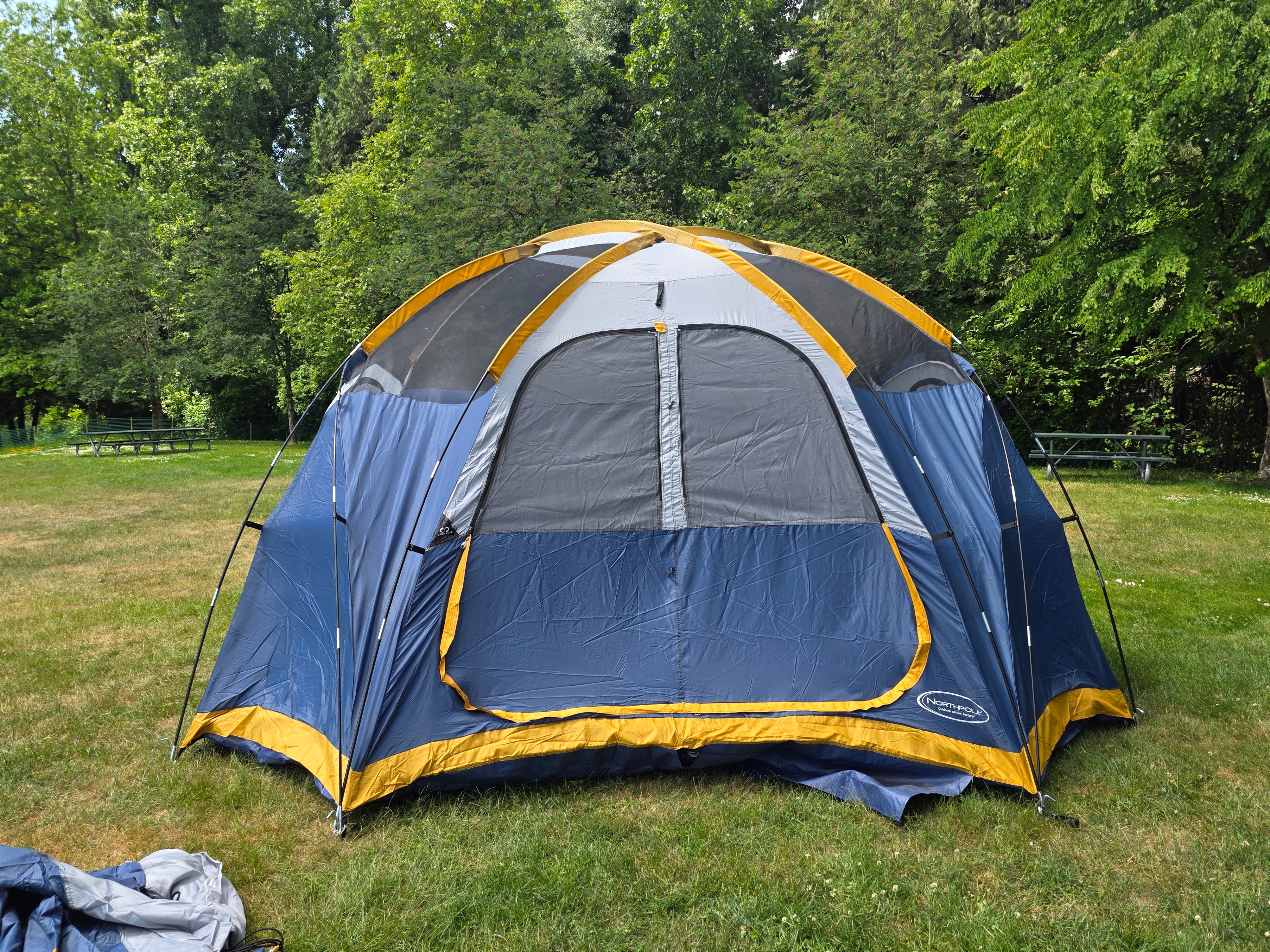 NEW condition Large 2 room tent - photo 4
