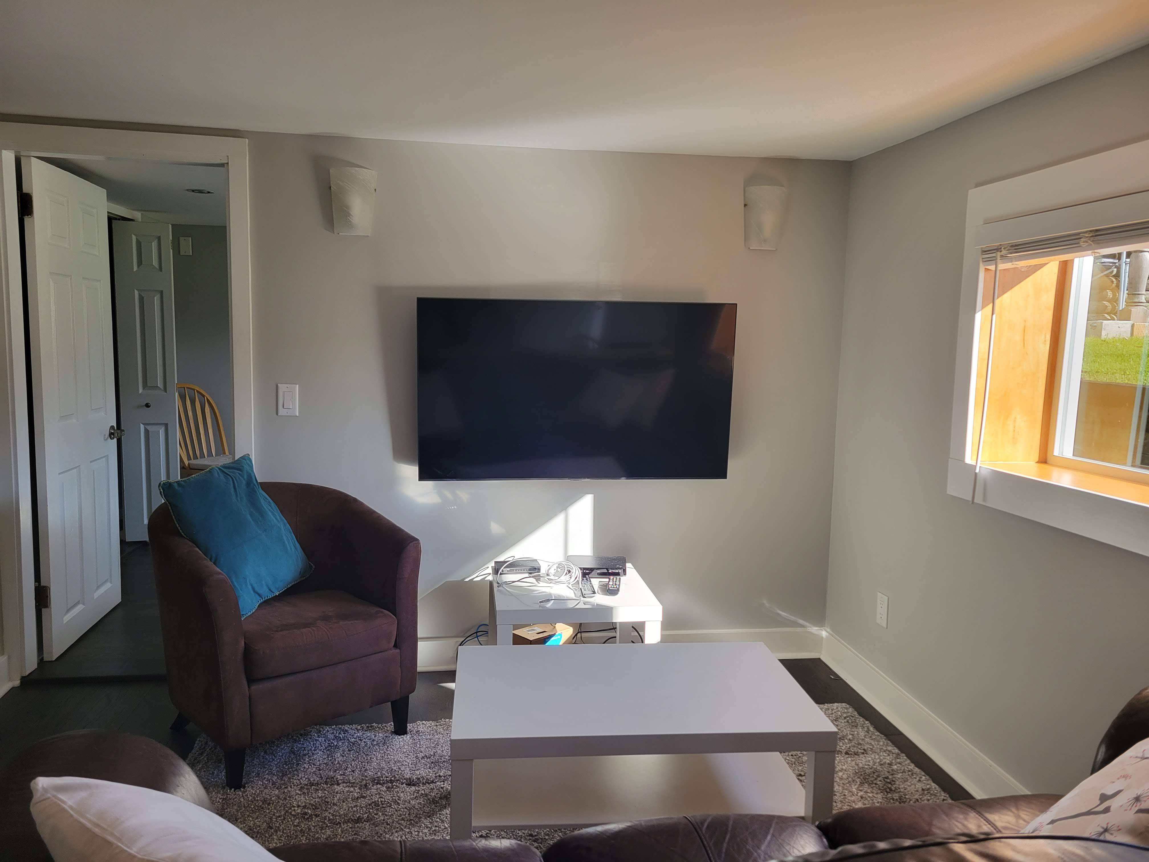 Two Bedroom Charming Bright Suite - photo 3