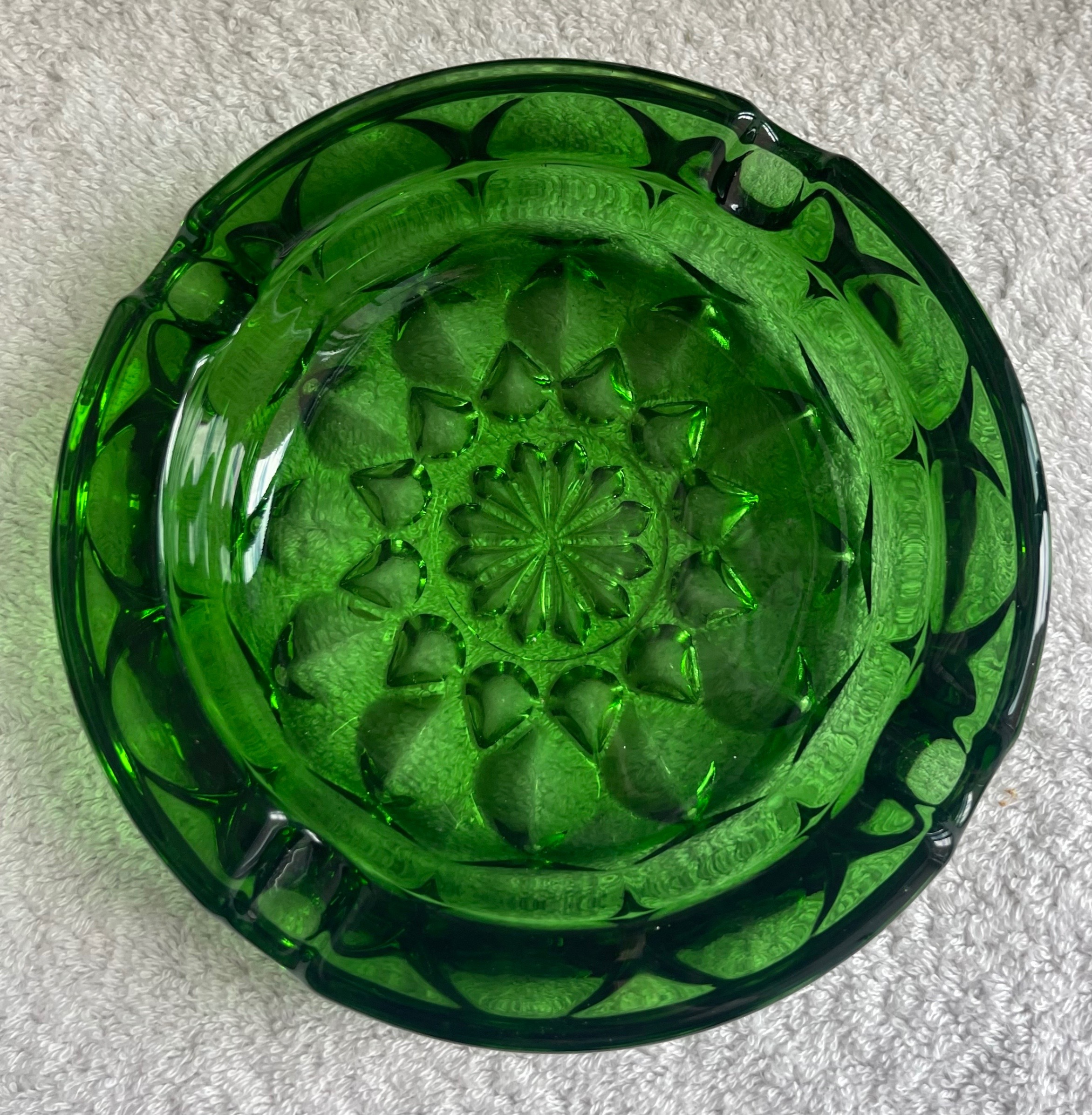 Vintage Emerald Green "Fairfield" Glass Ashtray / Trinket Dish - photo 3