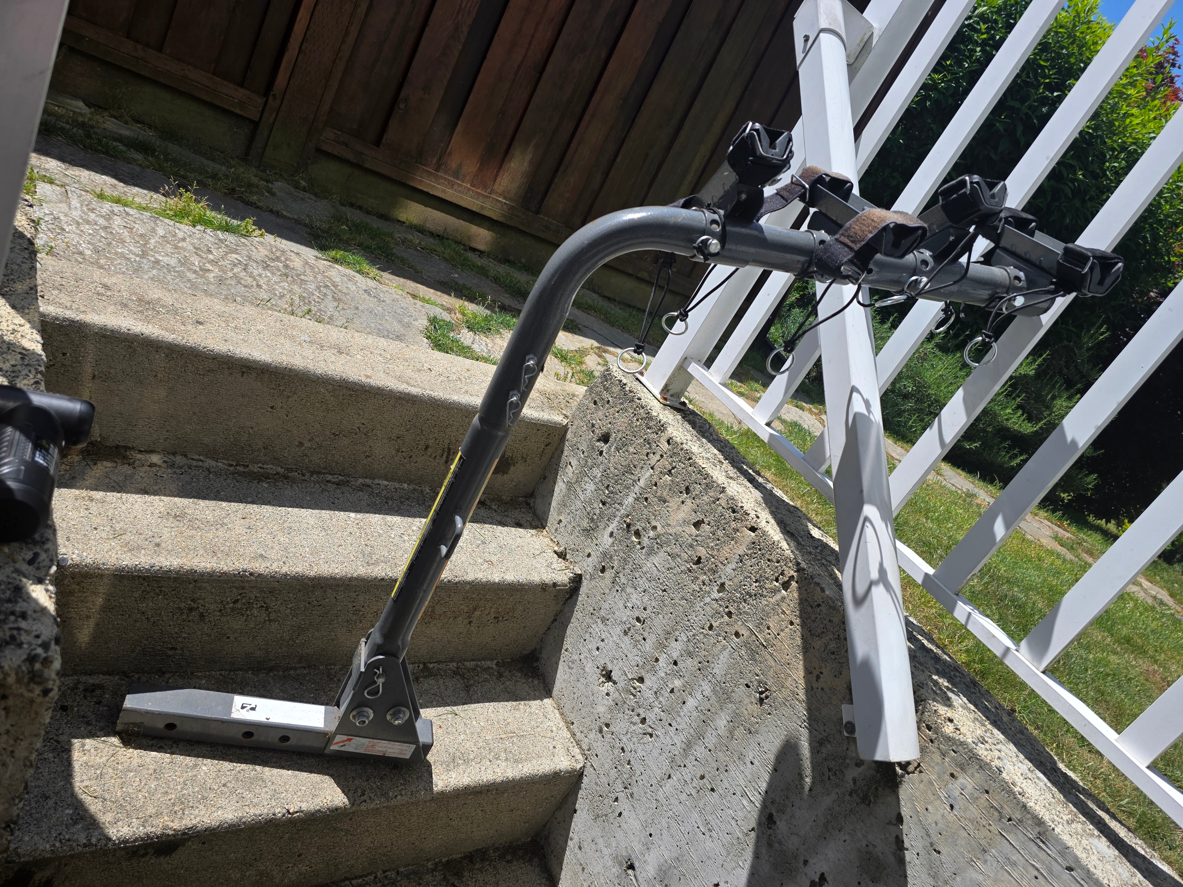 4 Bike Hitch rack with 2" to 1.25" adapter