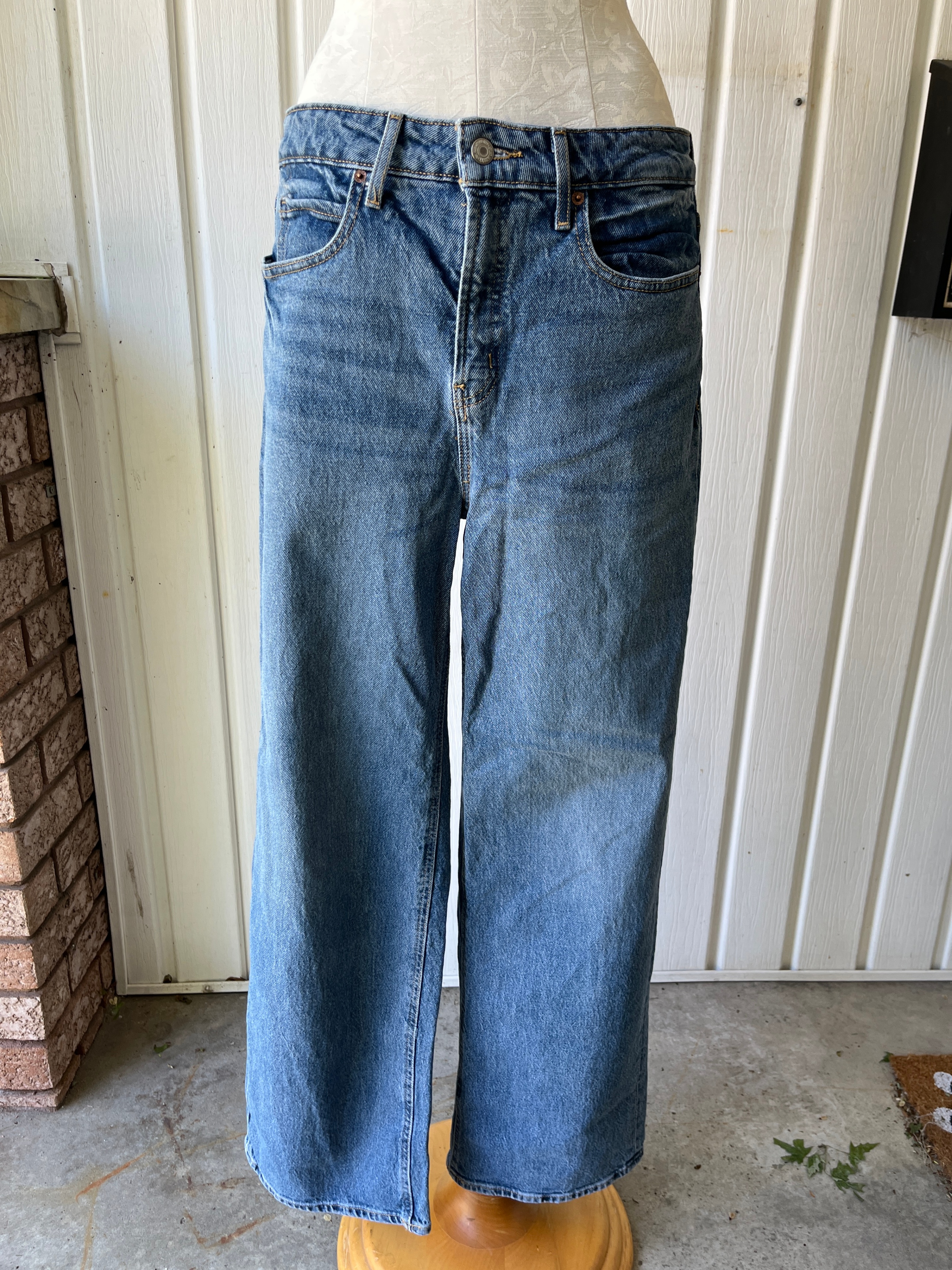 Old Navy Sky High Wide Leg Jeans Size 8