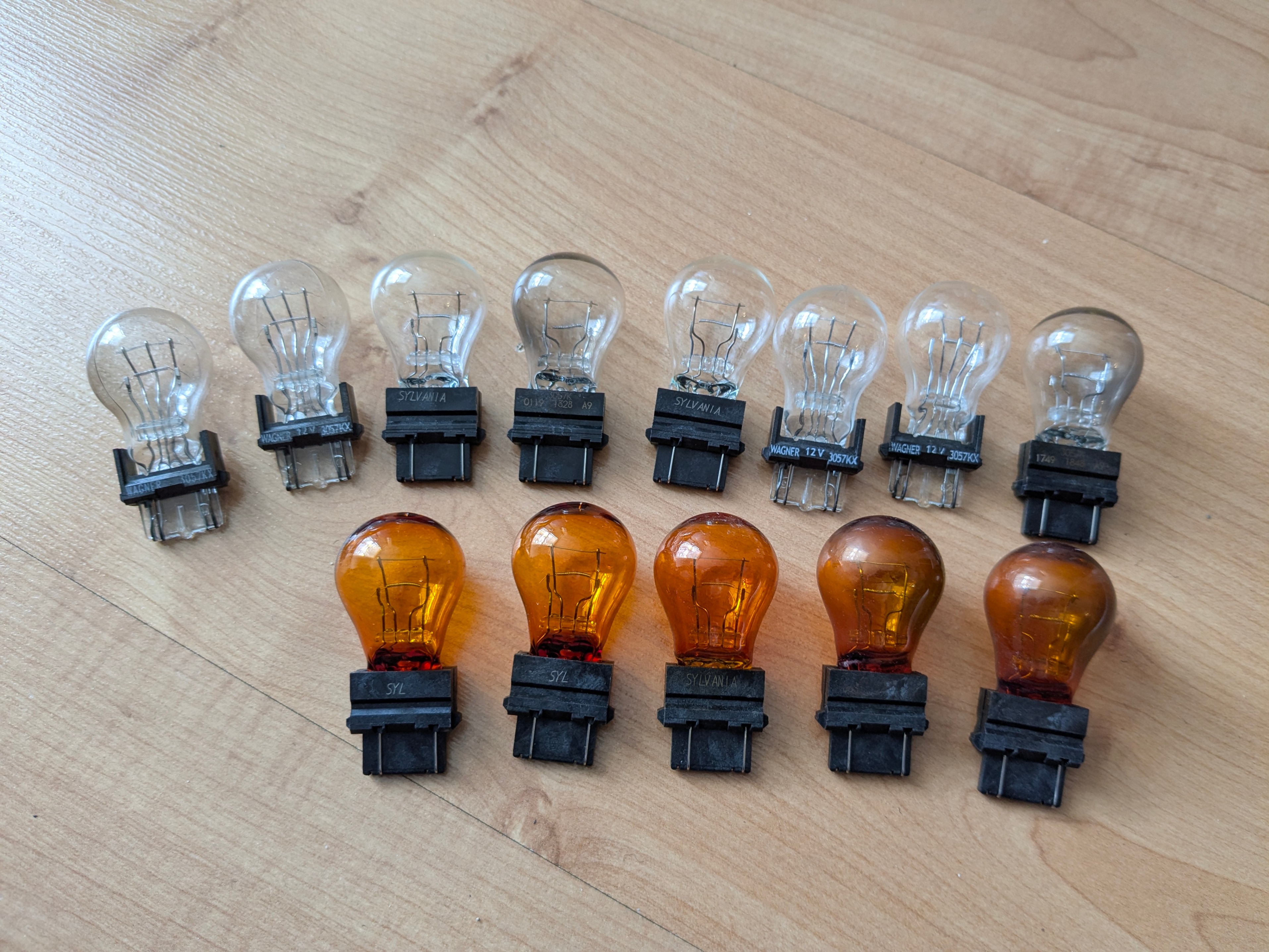 Wagner and Sylvania 12 V light bulbs (used)