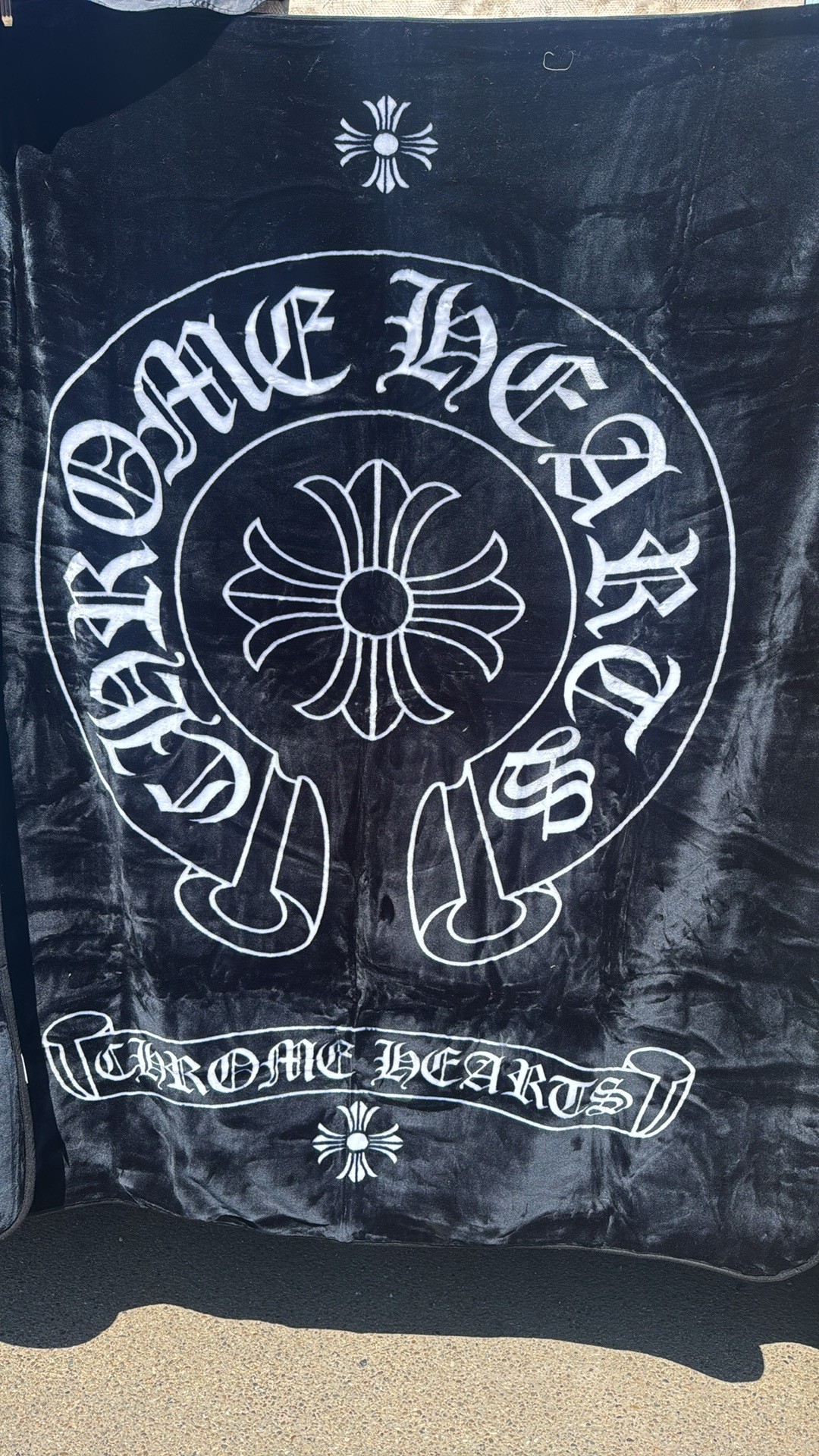 BRAND NEW QUEEN SIZE LUXURY CHROME HEARTS BLANKET - photo 3