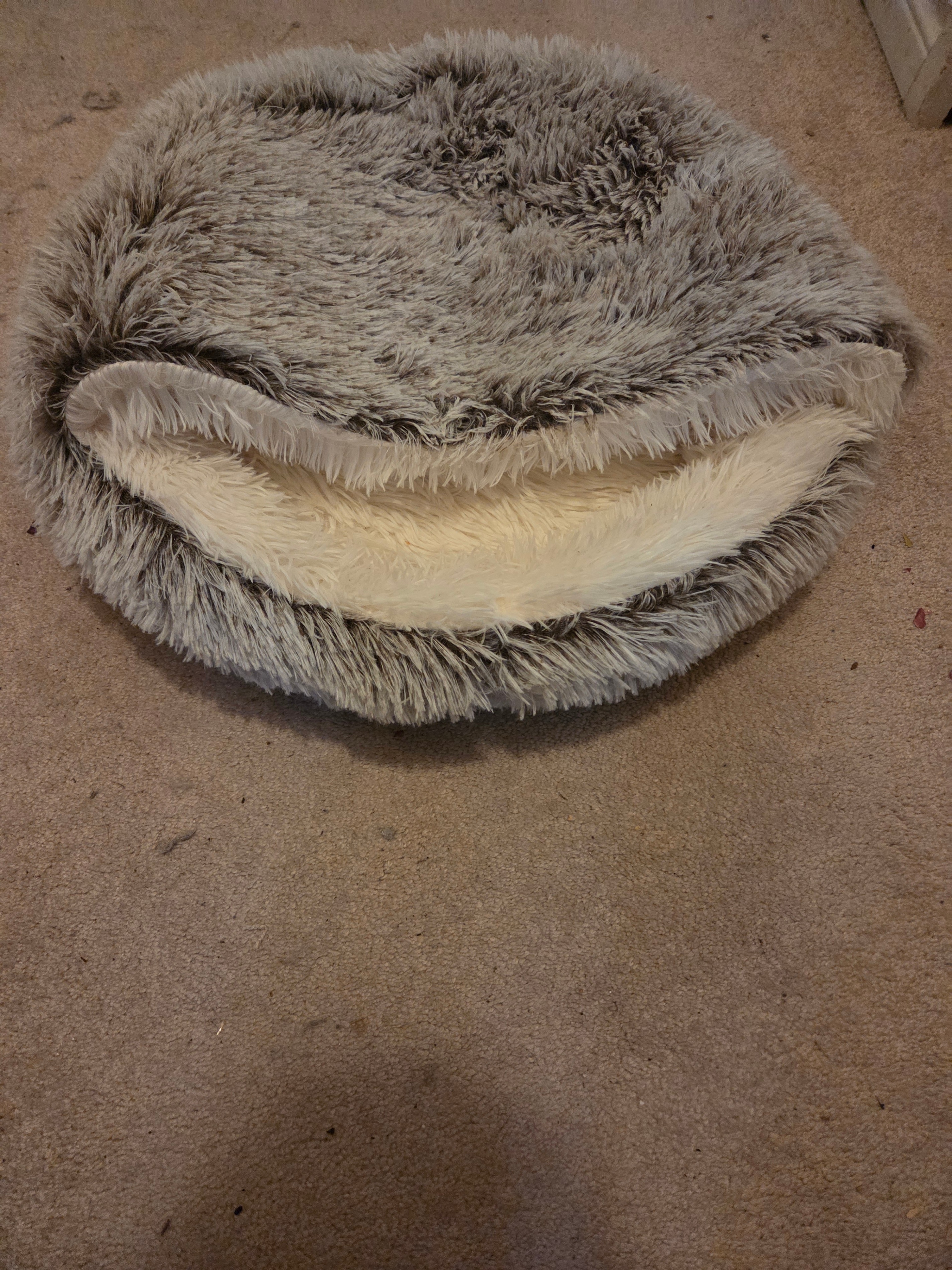 Large Fluffy "Marshmallow" Semi-Enclosed Cat Bed / Cave