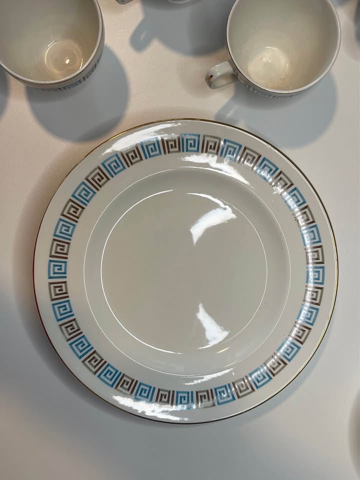 22KT Gold Dinnerware Set - Vintage Winnertons “Ulysses” - photo 4