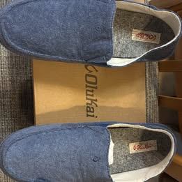 New in box Olukai Nohea Hulu Women's Navy Slippers Size 9