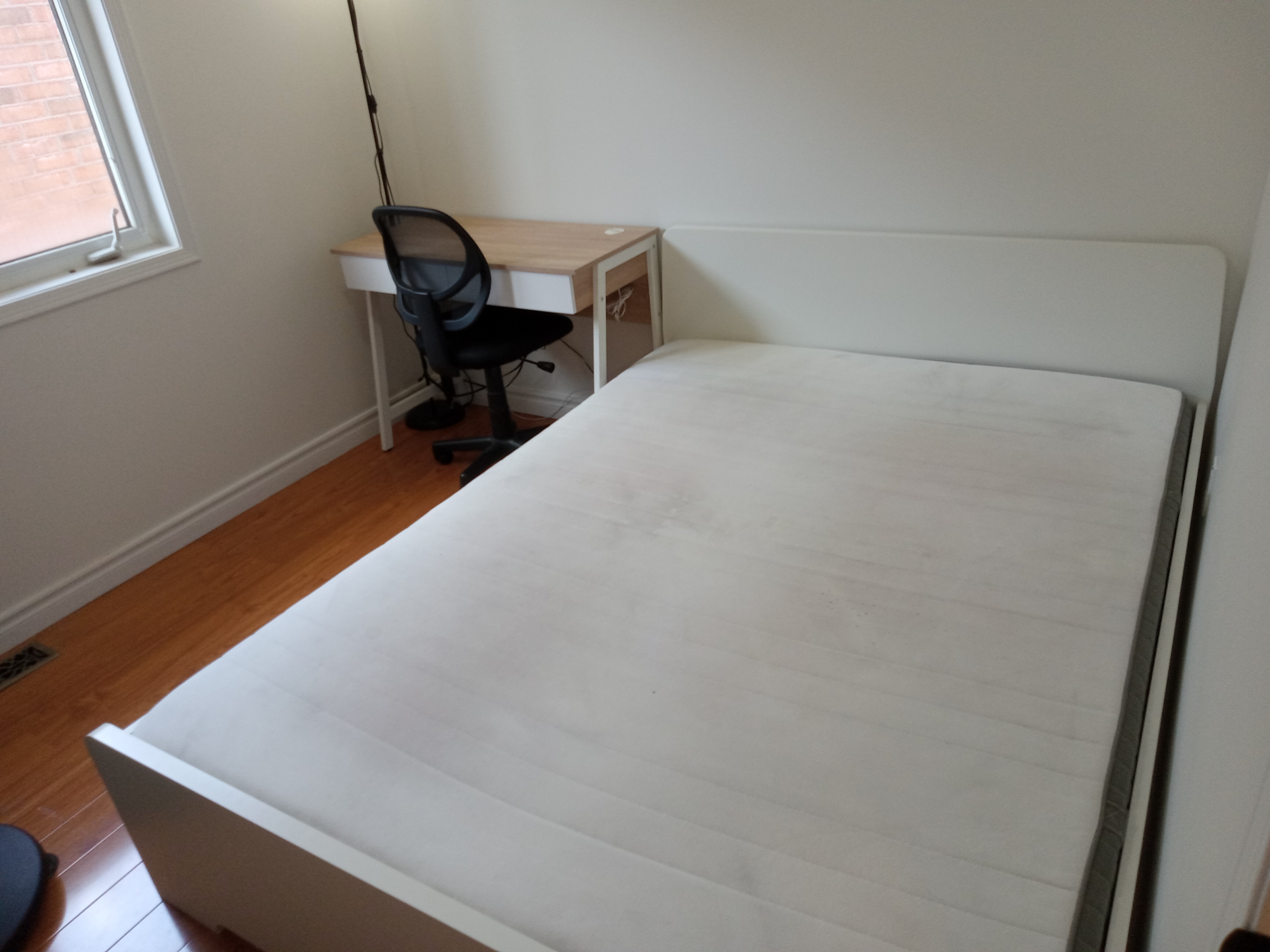 IKEA Mattress Queen Size (Smoke & Pet Free)