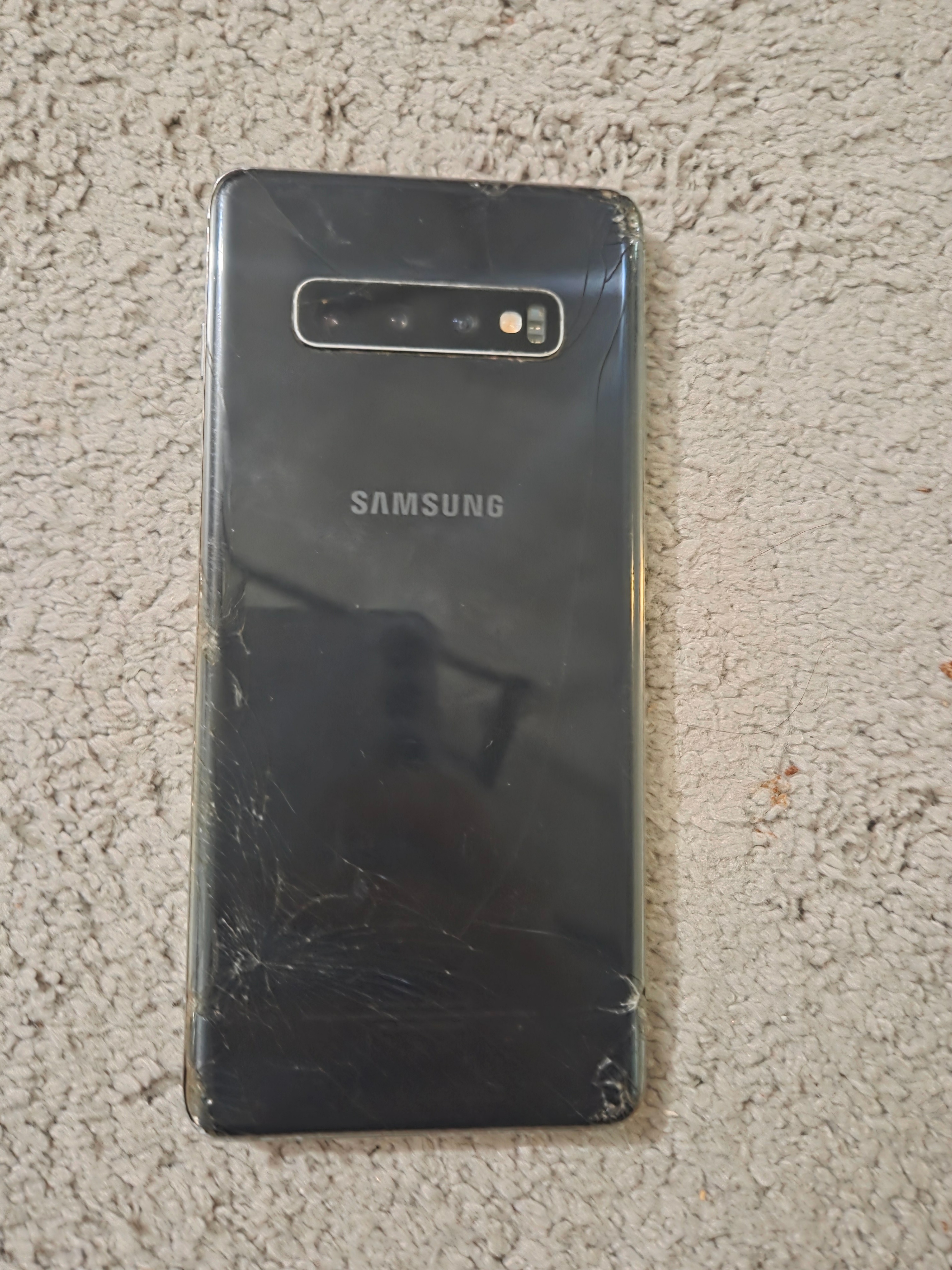Samsung Galaxy S10+ For Parts /Repair, Powers On, Cracked Screen - photo 2