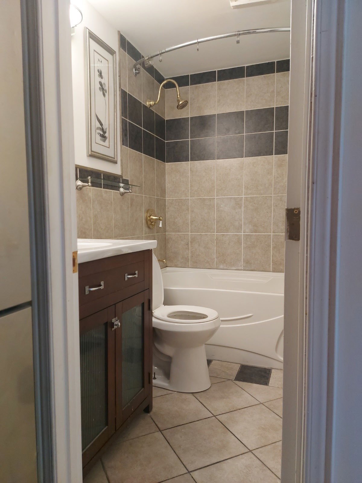 Junior 1-Bed — $1,600 All Inclusive — June 1 - photo 5