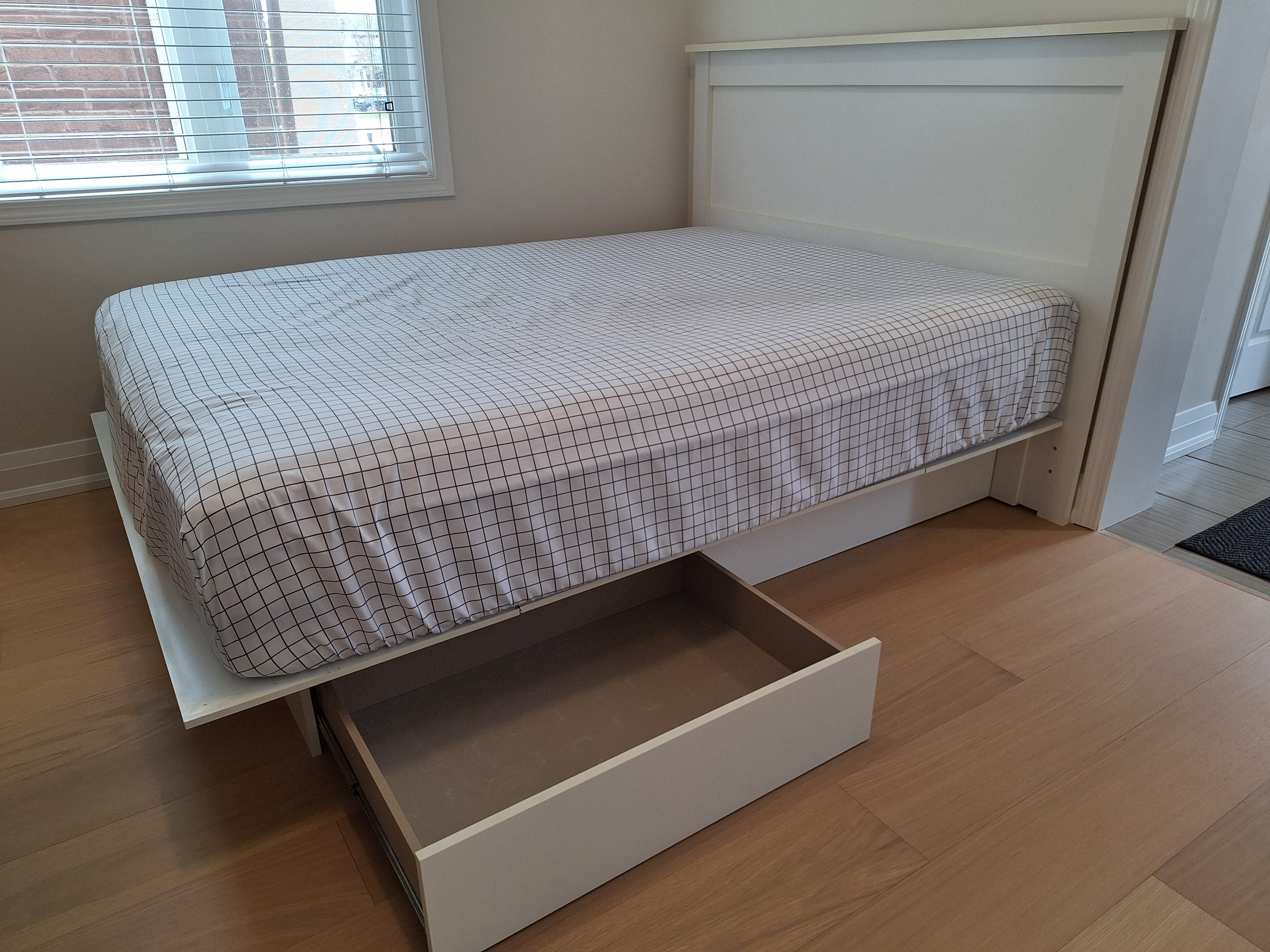 (Retail $450) Queen bed frame with storage drawers + headboard - photo 2