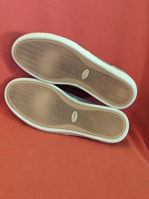Size 10.5 mens slip-on cloth-upper, rubber-soled, Clark shoes - photo 4