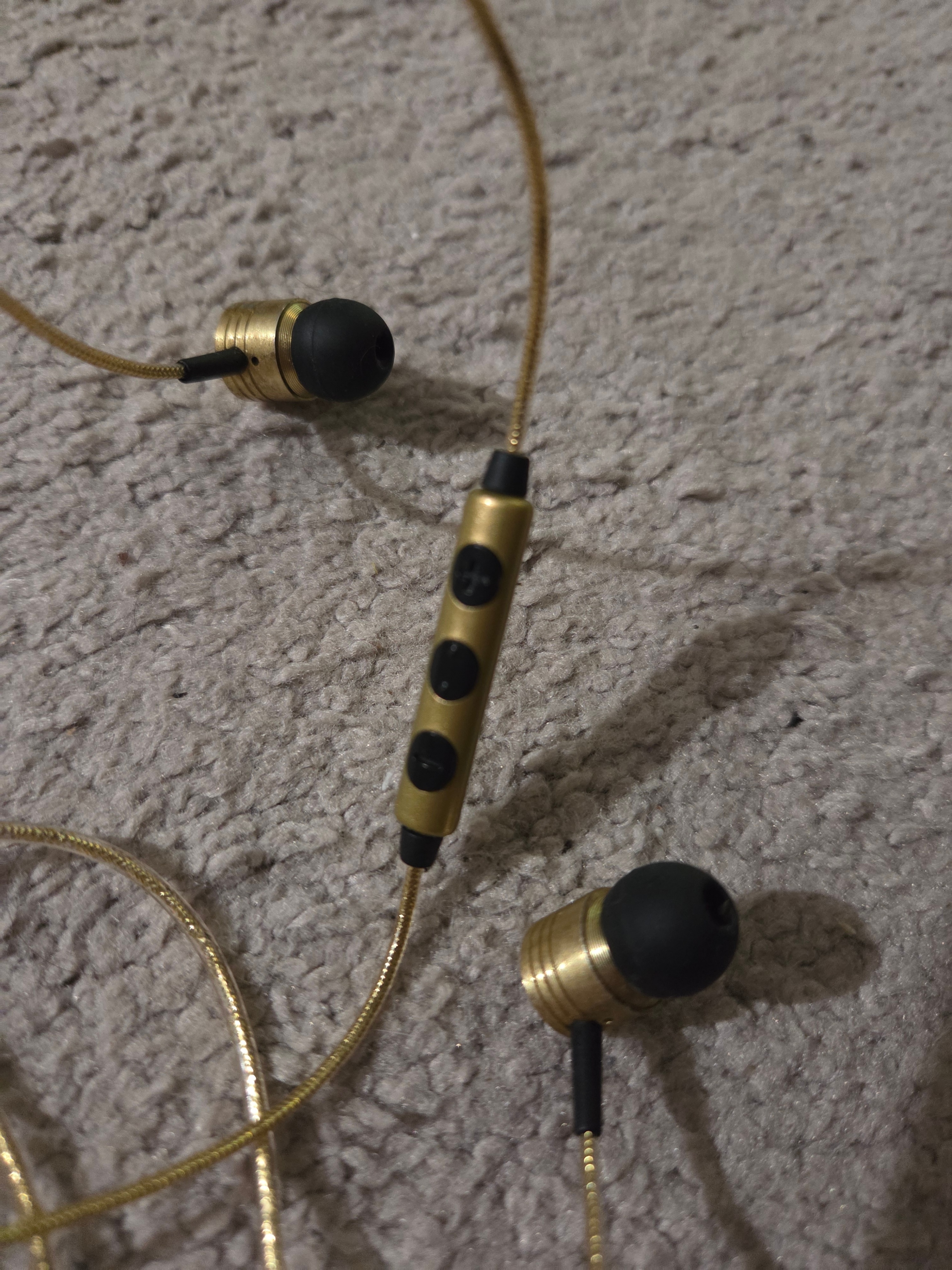Betron ELR50 Wired Noise-Cancelling Earbuds, Deep Bass - photo 2