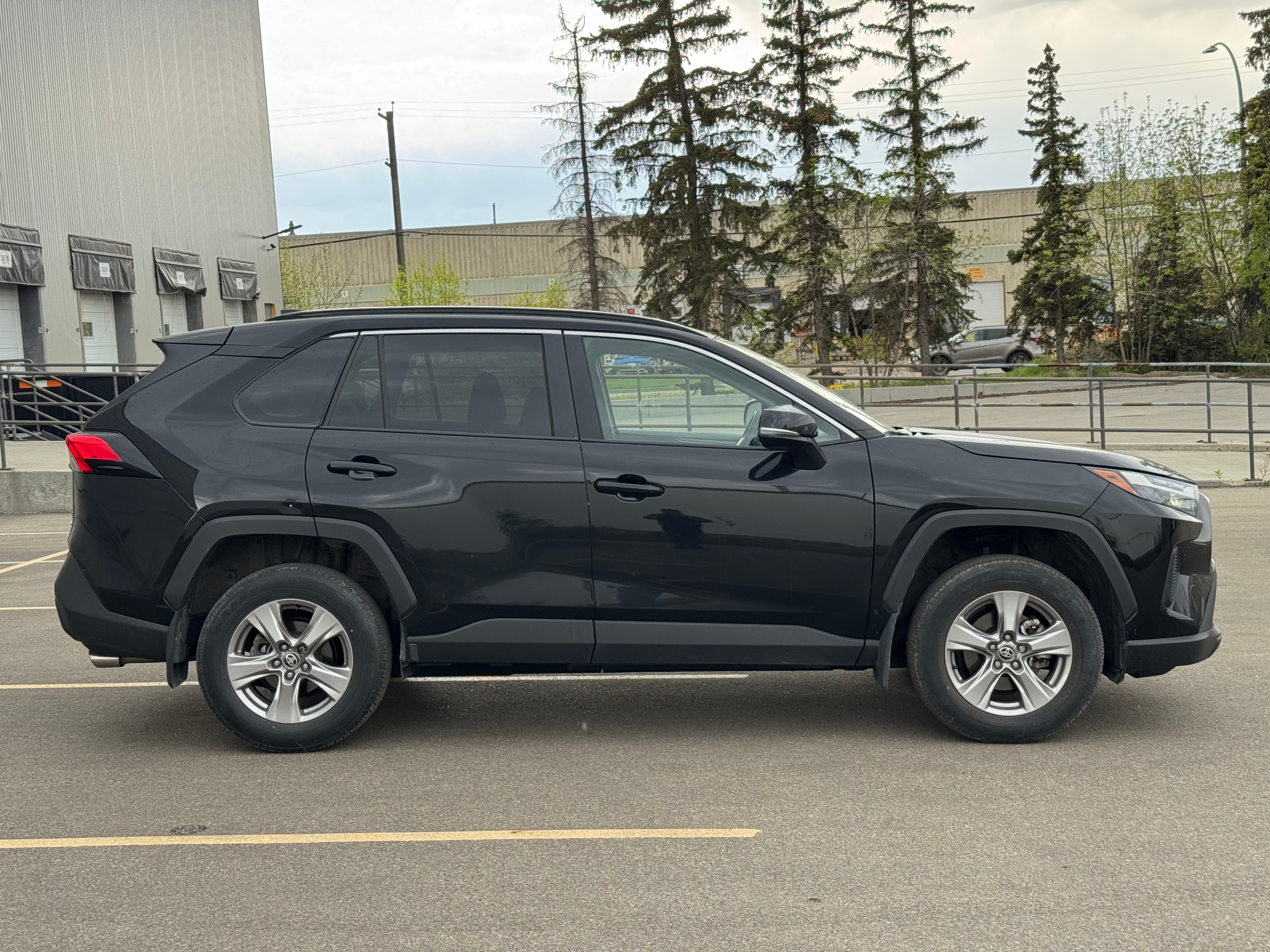 2025 Toyota RAV4 XLE AWD - AMVIC Inspected - photo 2