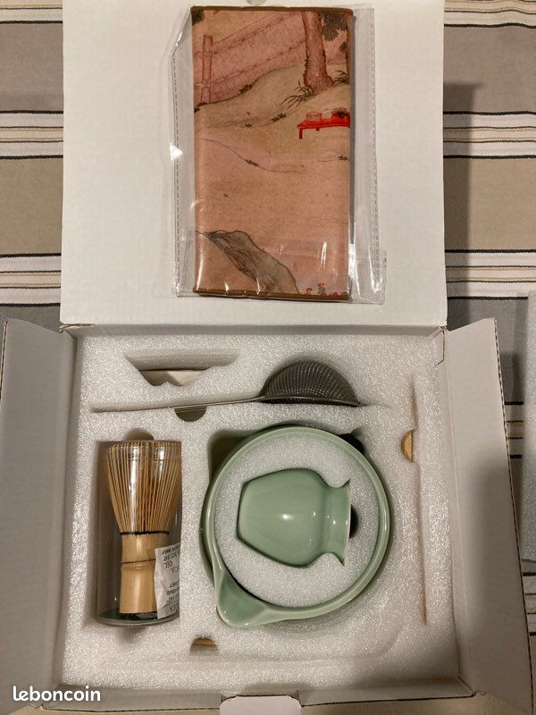 Japanese Matcha Tea Set with Whisk Chasen Bowl and Holder - photo 2