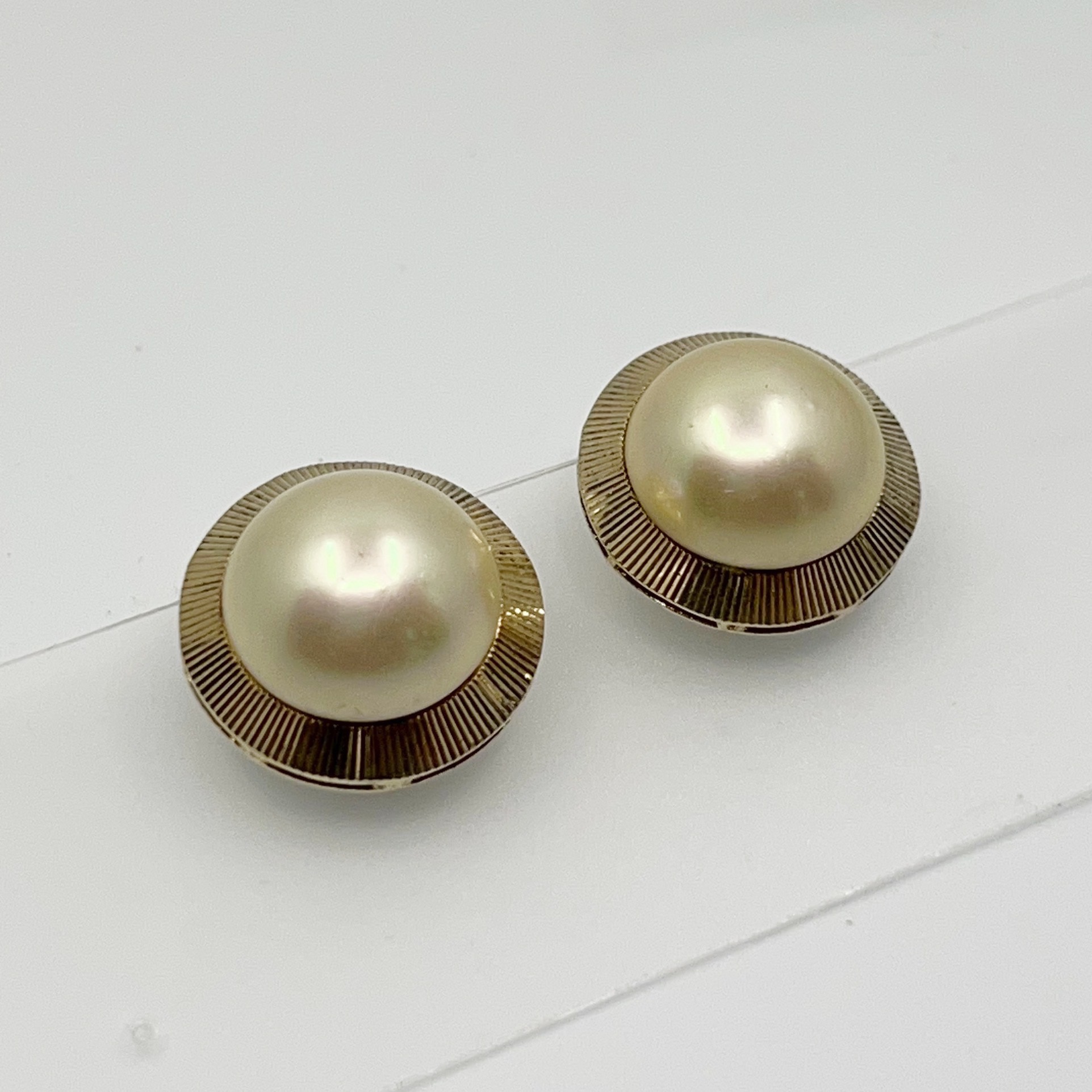 vintage Gold tone Majorica Mabe pearl Earrings - GM982 - photo 4