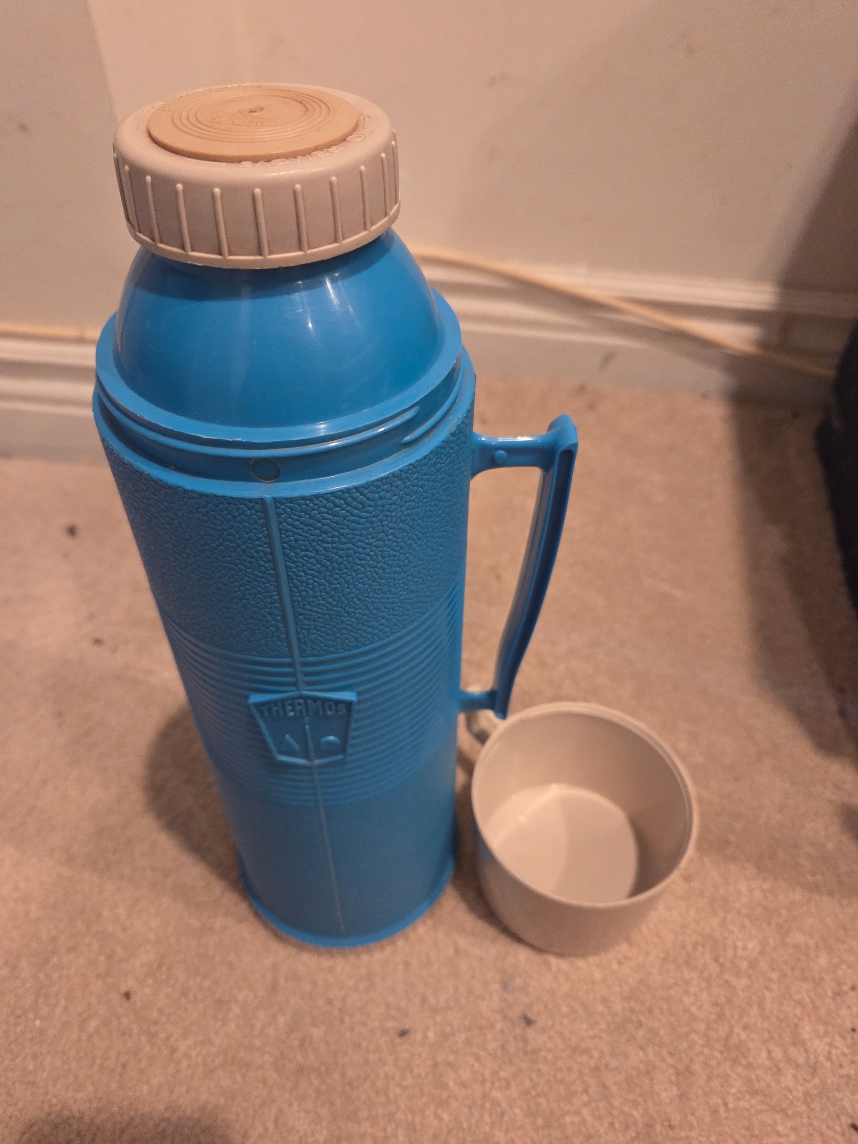 Large Thermos with Cup - photo 2