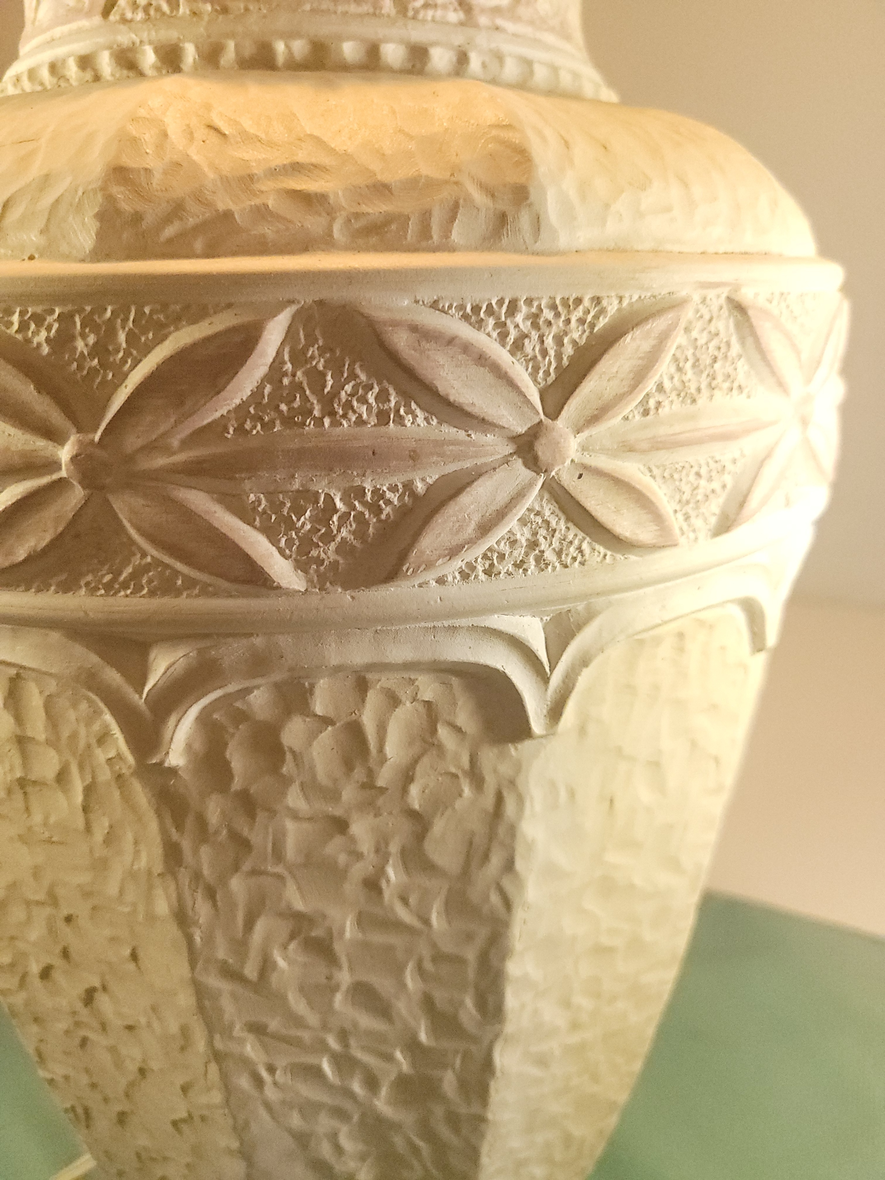 1962 Textured Chalkware Table Lamp - 29" Tall - Floral Relief - photo 3