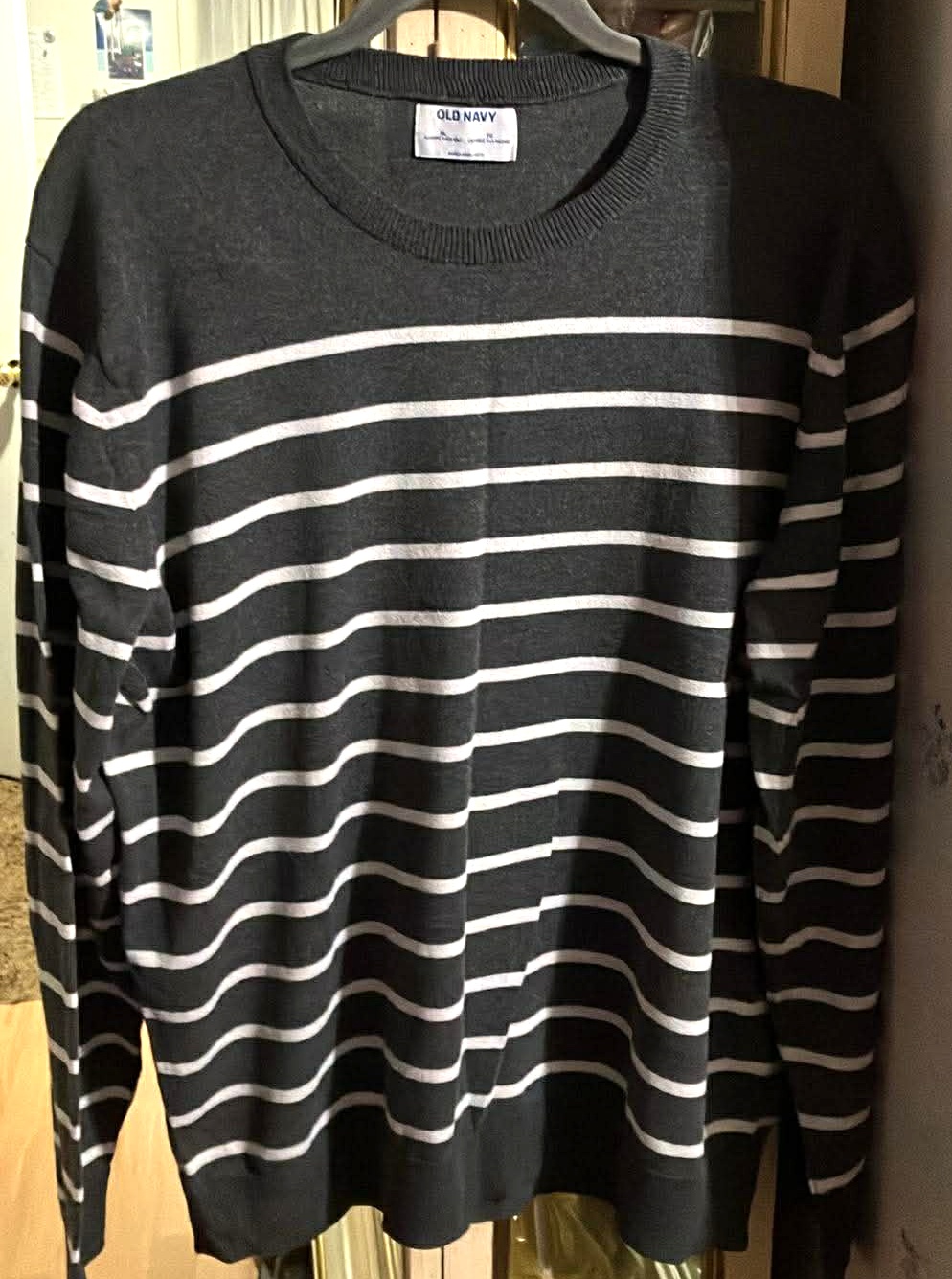Man Old Navy Grey and White Top - Size XL