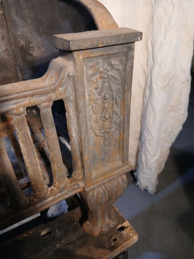 Antique Cast Iron Fireplace Coal Grate – Victorian with Wheels - photo 4