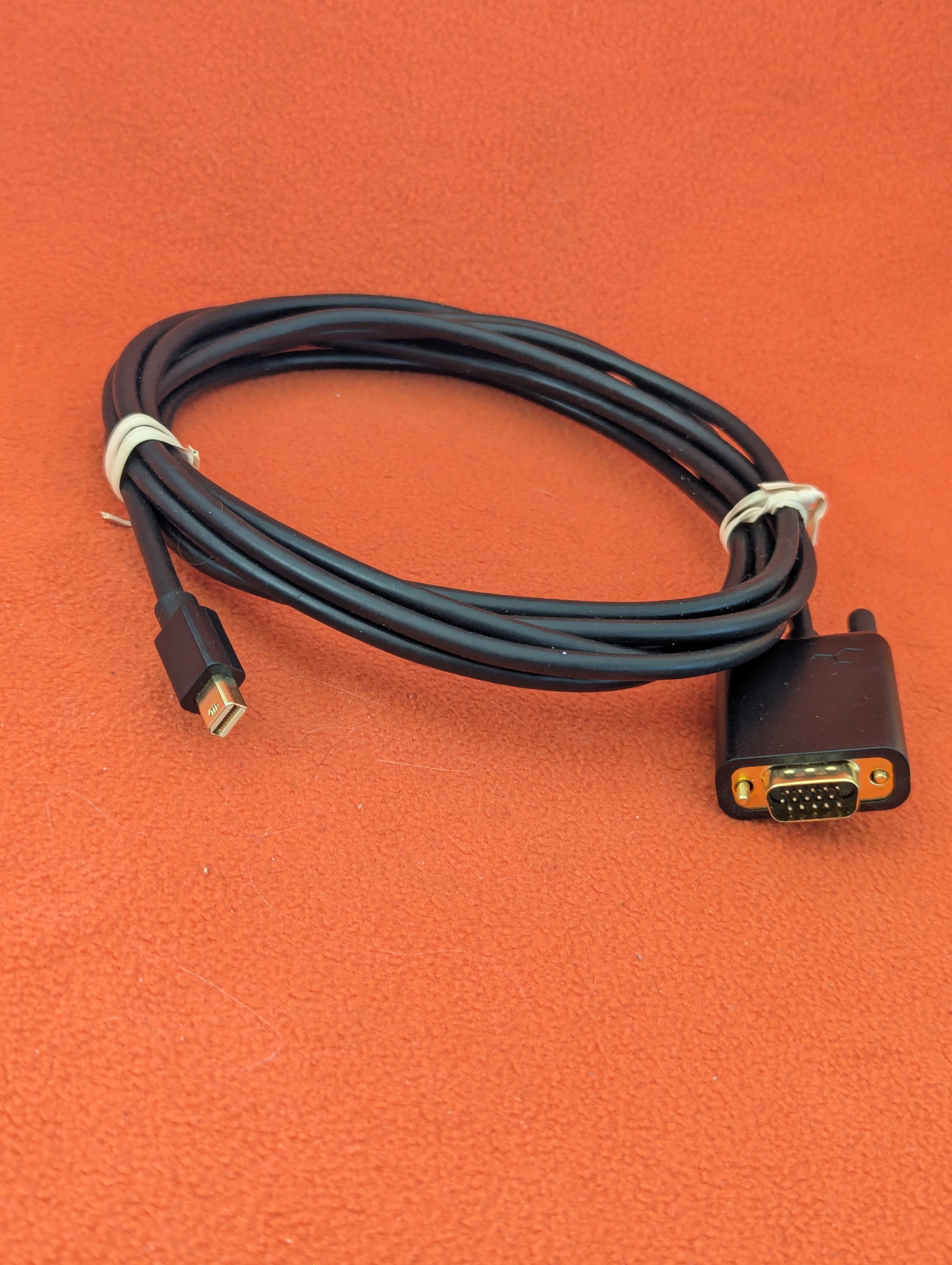 10-foot mini-displayport to male-end VGA cable