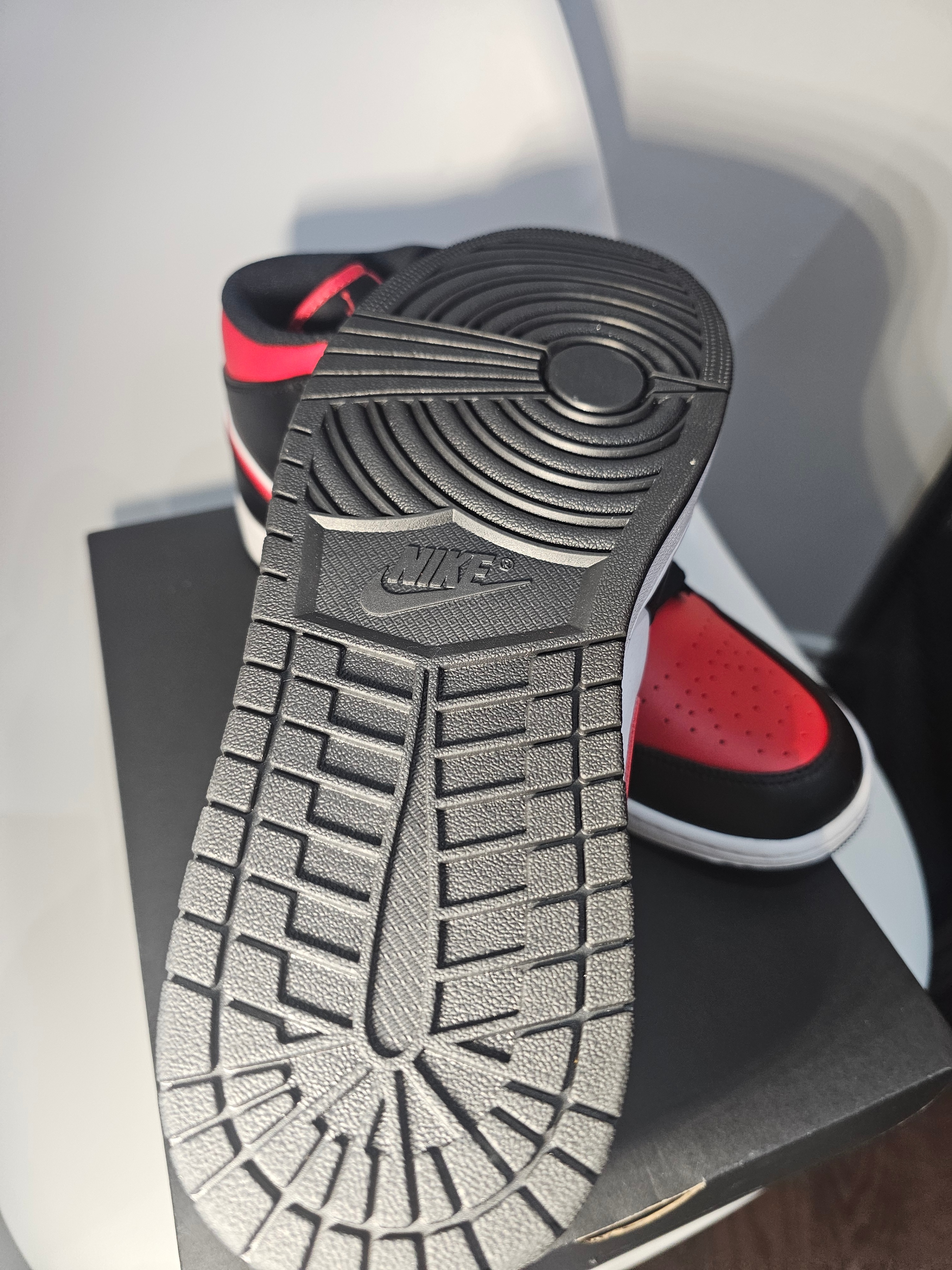 Air Jordan 1 Mid Black Red White US Size 11 - photo 4
