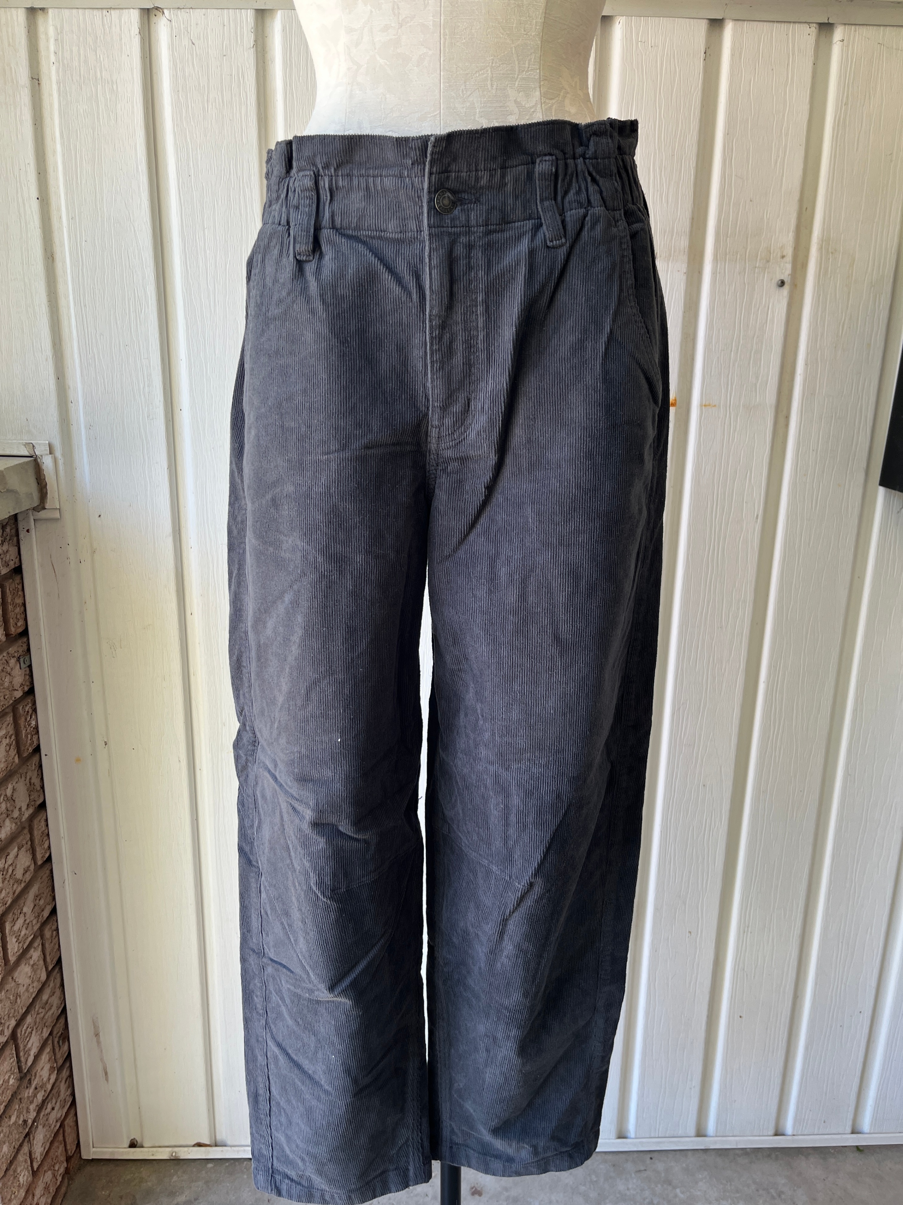 American Eagle Barrel Stretch Corduroy Pants Size 6 Long