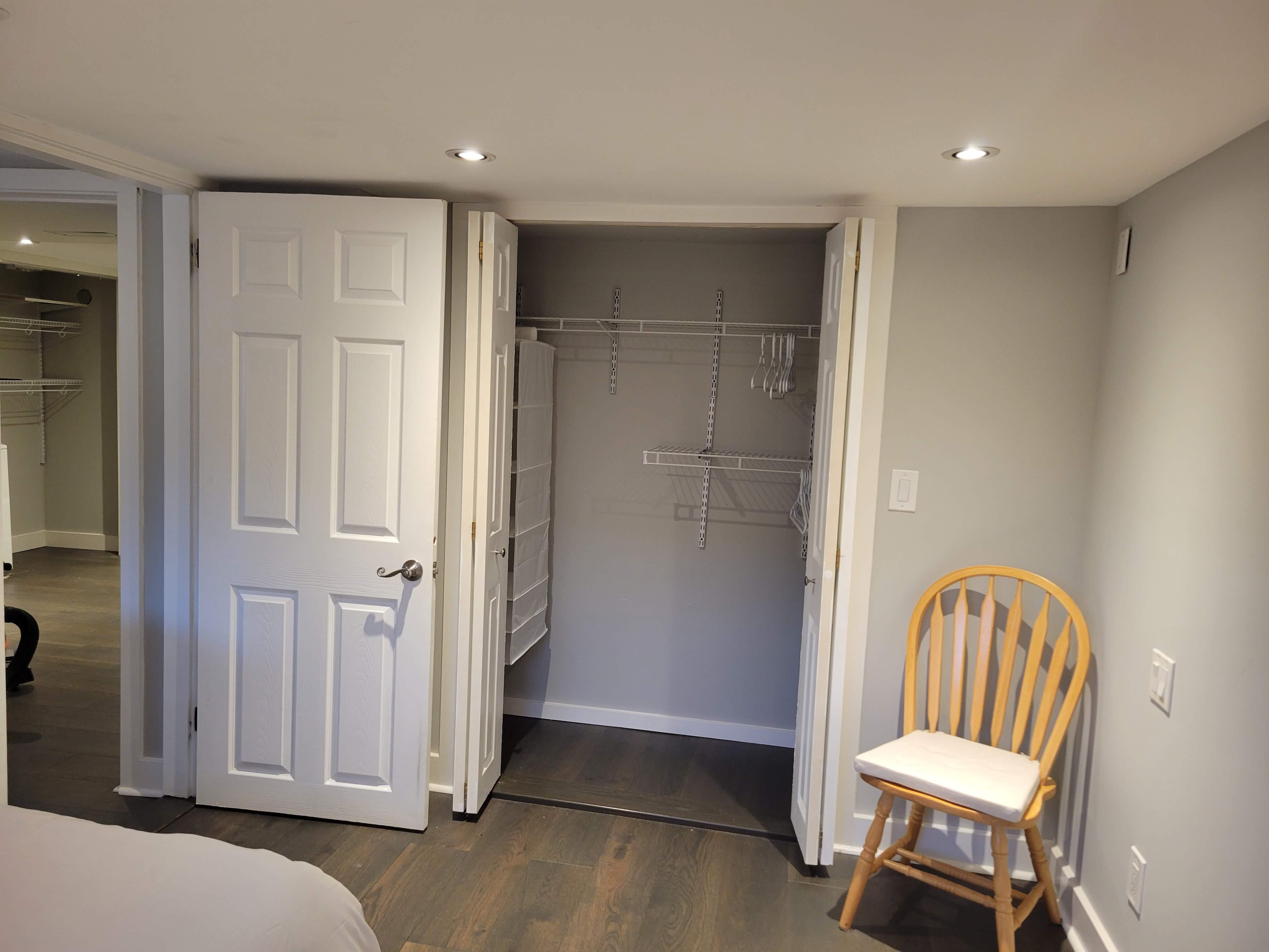 Two Bedroom Charming Bright Suite - photo 5