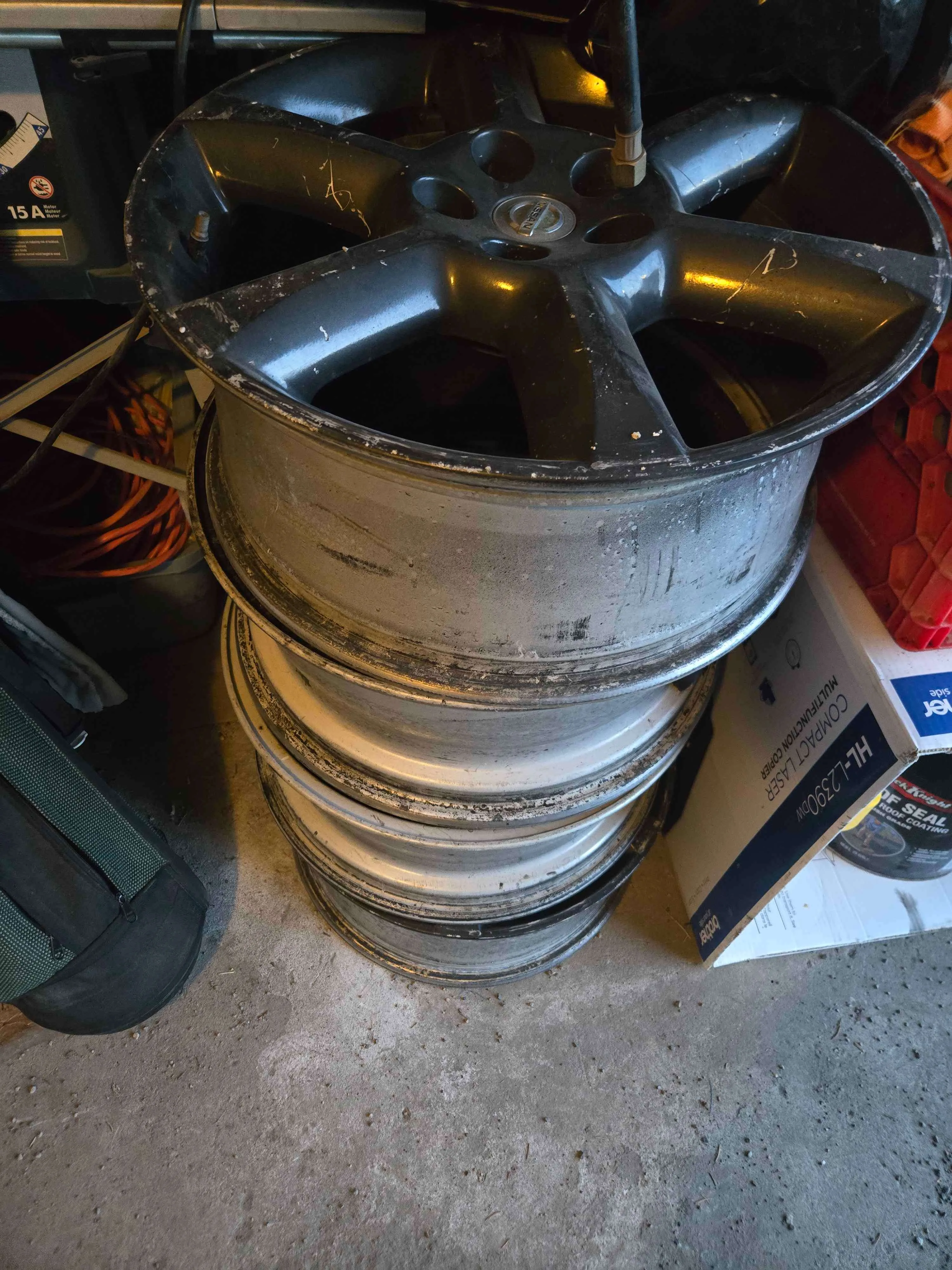 Nissam rims and rim covers