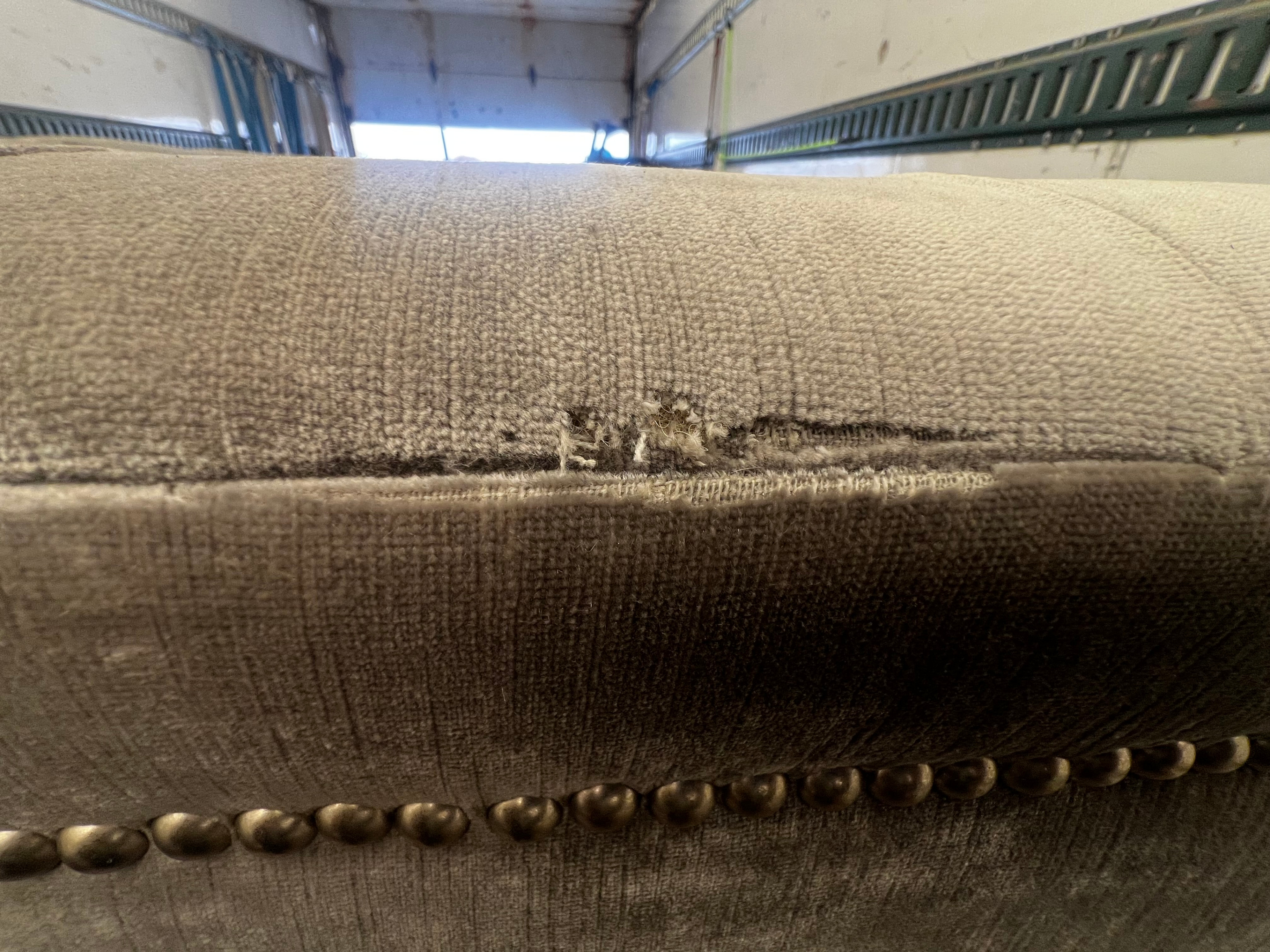 Luxury Tufted Velvet Sofa – Chesterfield Style - photo 4