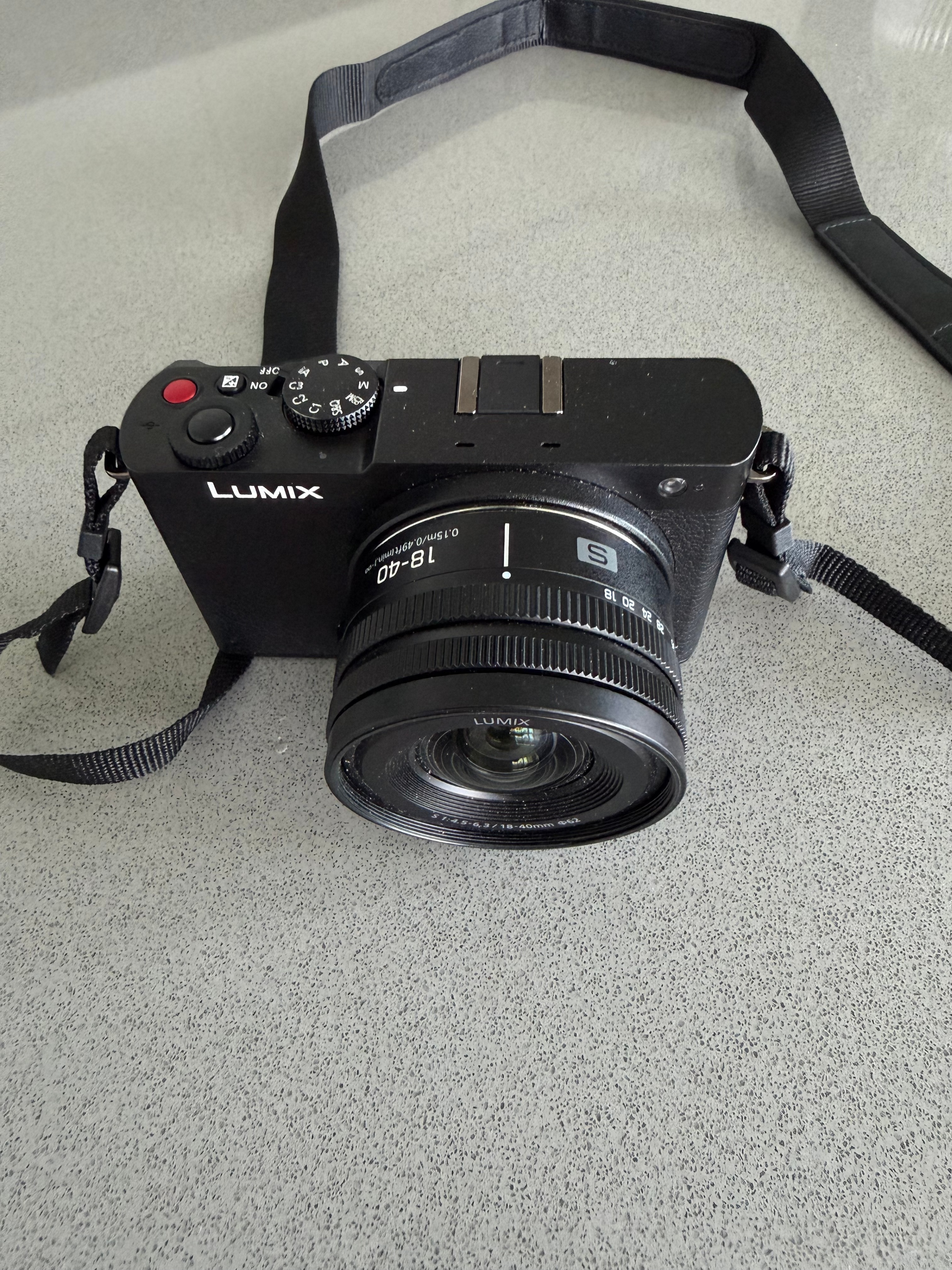 Panasonic Lumix S9 with 18-40mm Kit Lens - photo 2