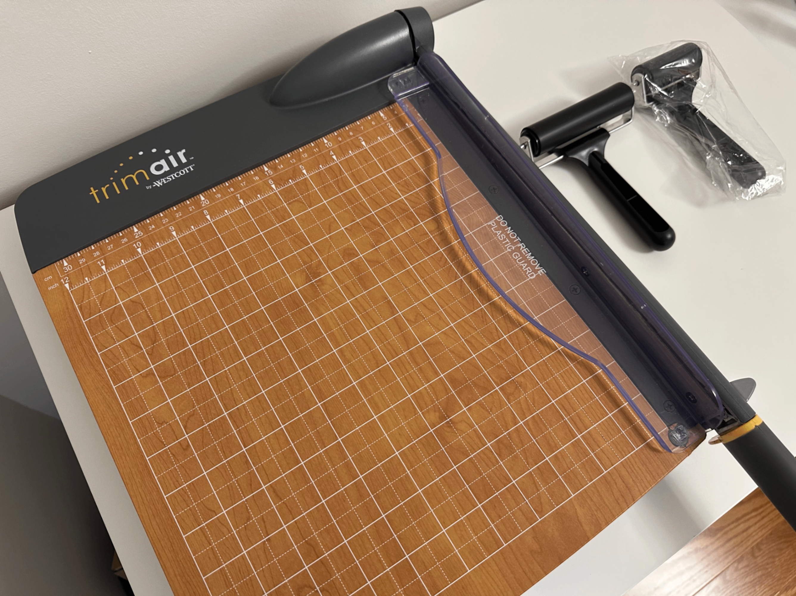 Westcott 12 inch TrimAir Guillotine Paper Cutter + 2 rollers - photo 2