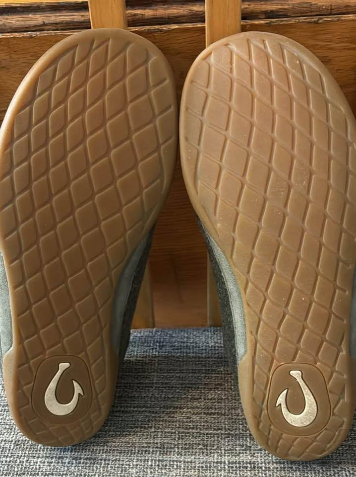 Like New OluKai Moloa Hulu Slippers size Men’s 9 - photo 2