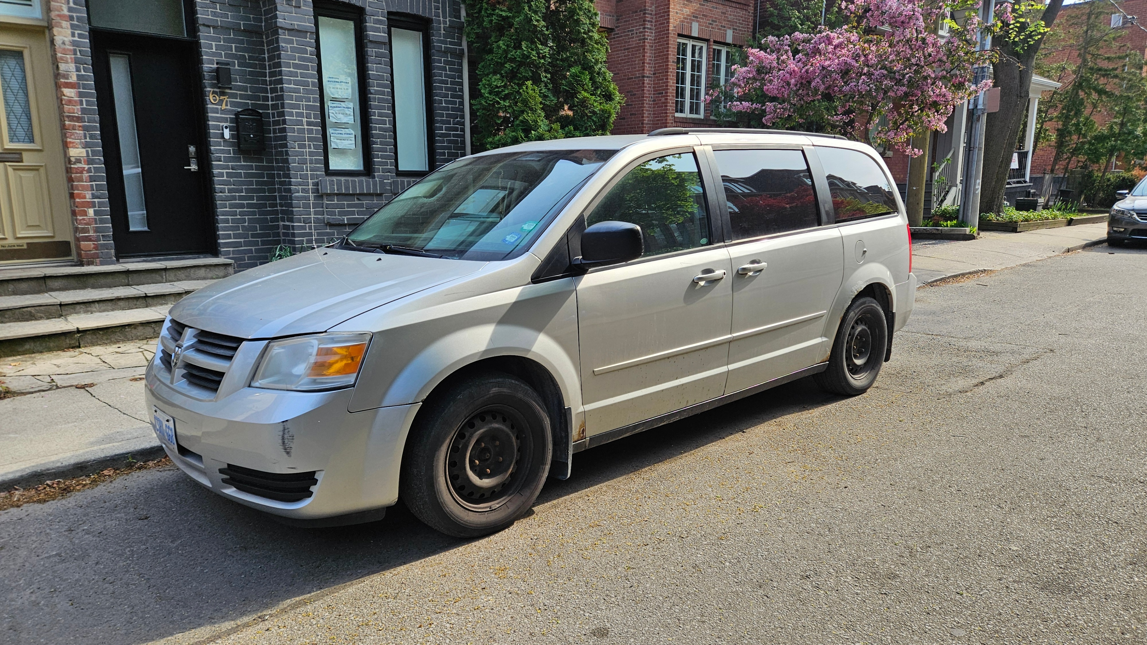 2010 Dodge Caravan SE – Silver – 3.3L V6 – 7 Pass – $1.950 AS-IS