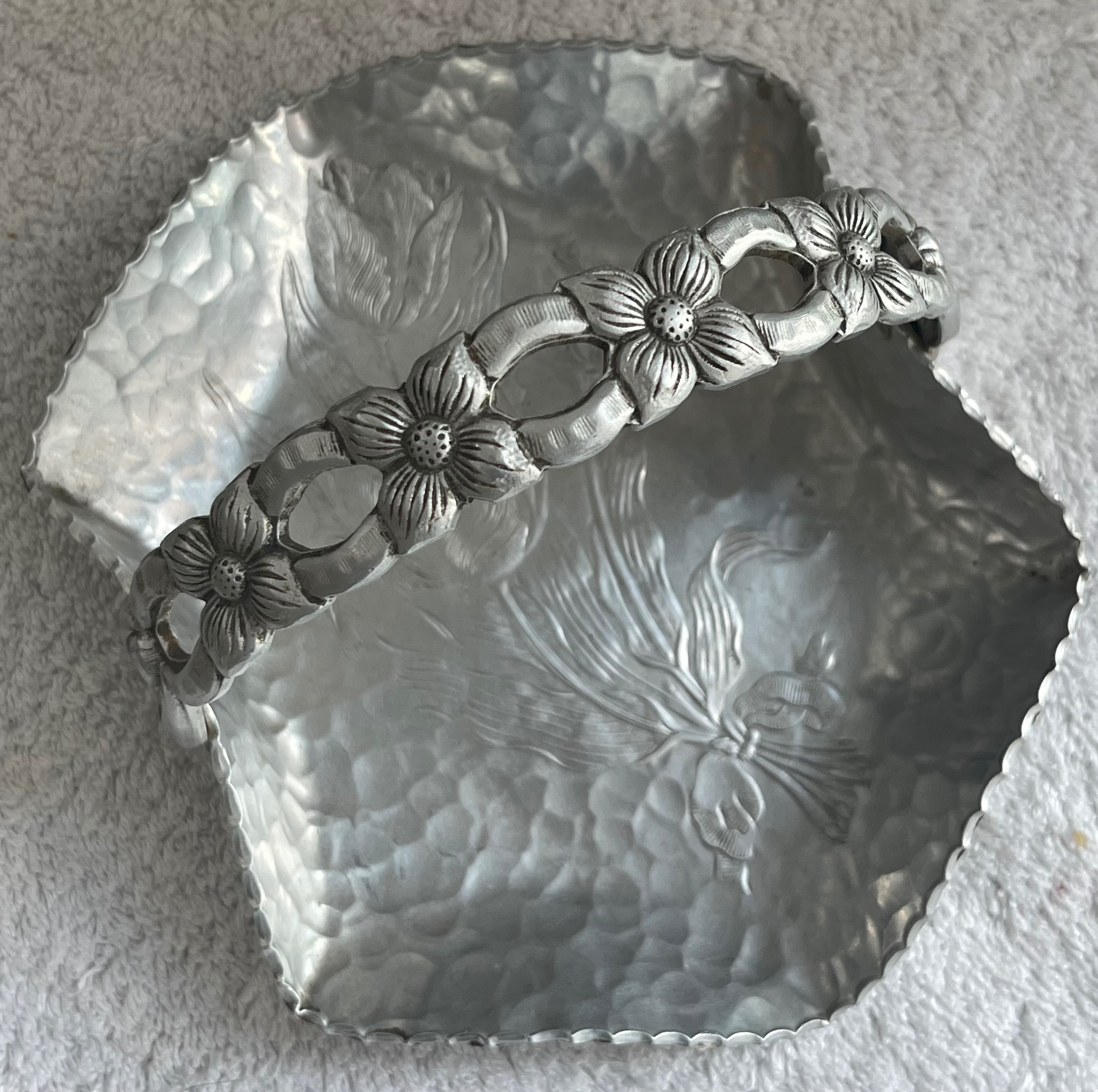 Vintage Rodney Kent Hammered Aluminum Tulip Basket - photo 3