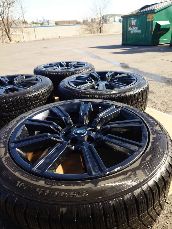 OEM Land Rover, 21 inch wheels with 275/45/r21 Kumho WinterCraft