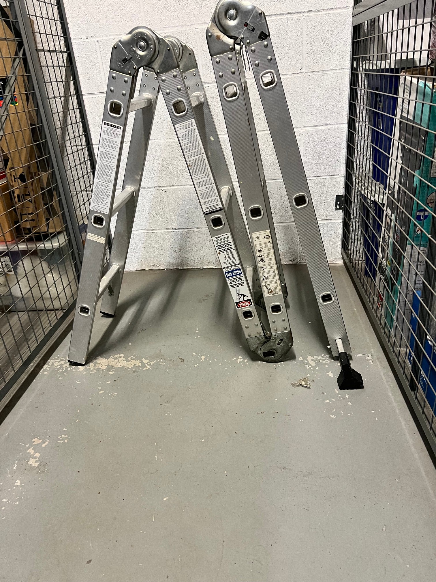 12 Ft Articulating aluminum ladder - photo 2
