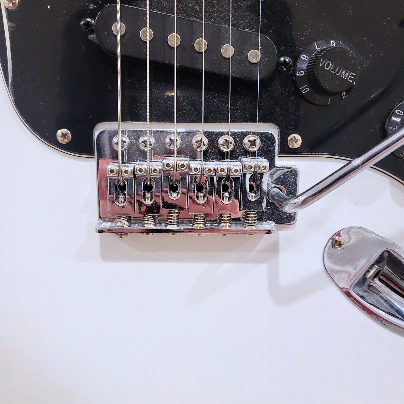 White Strat-Style Electric Tremelo Guitar! 🎸 - photo 5