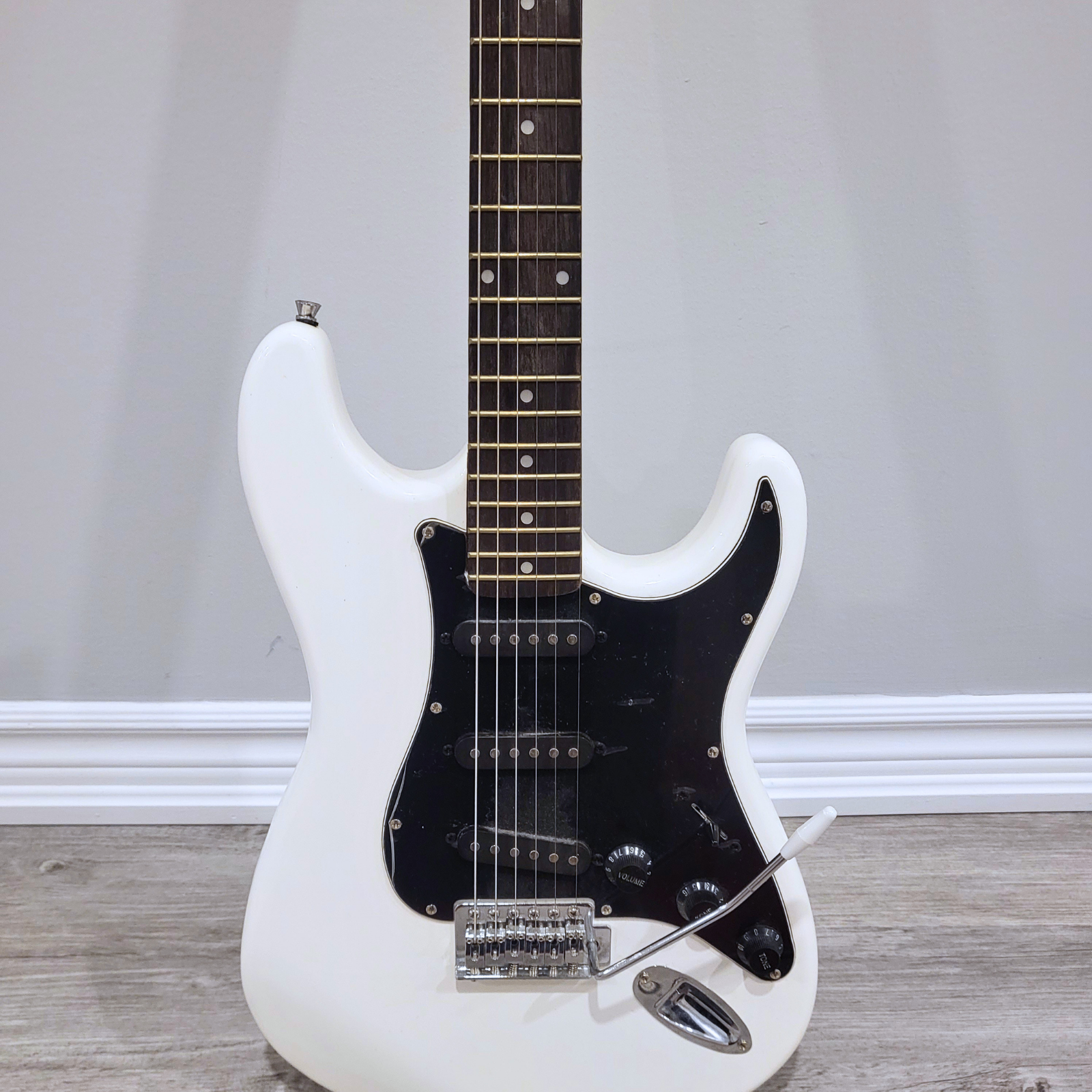 Pre-loved - White Strat-Style Electric Guitar - South Ajax - photo 4