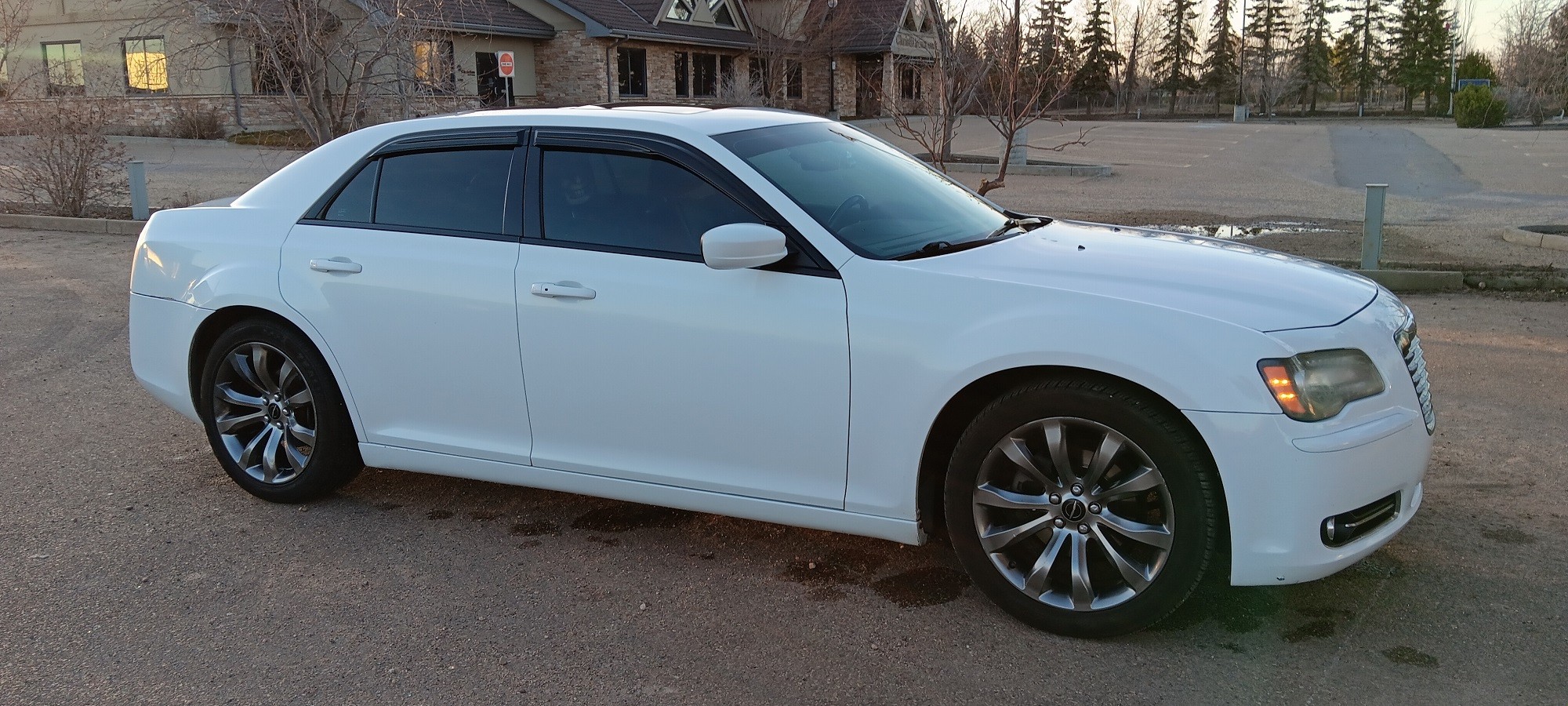 2014 Chrysler 300 S - photo 3