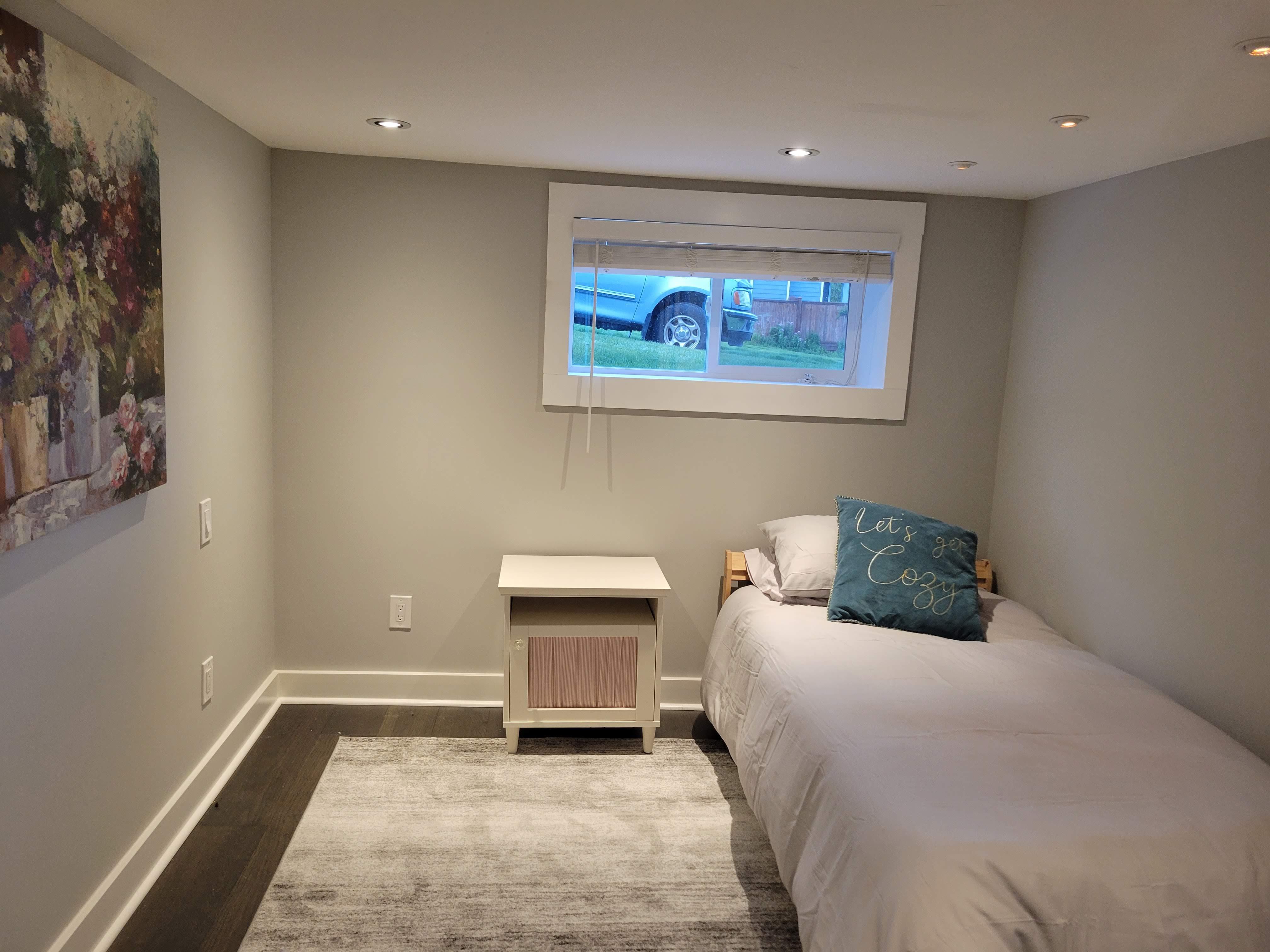 Two Bedroom Charming Bright Suite - photo 4