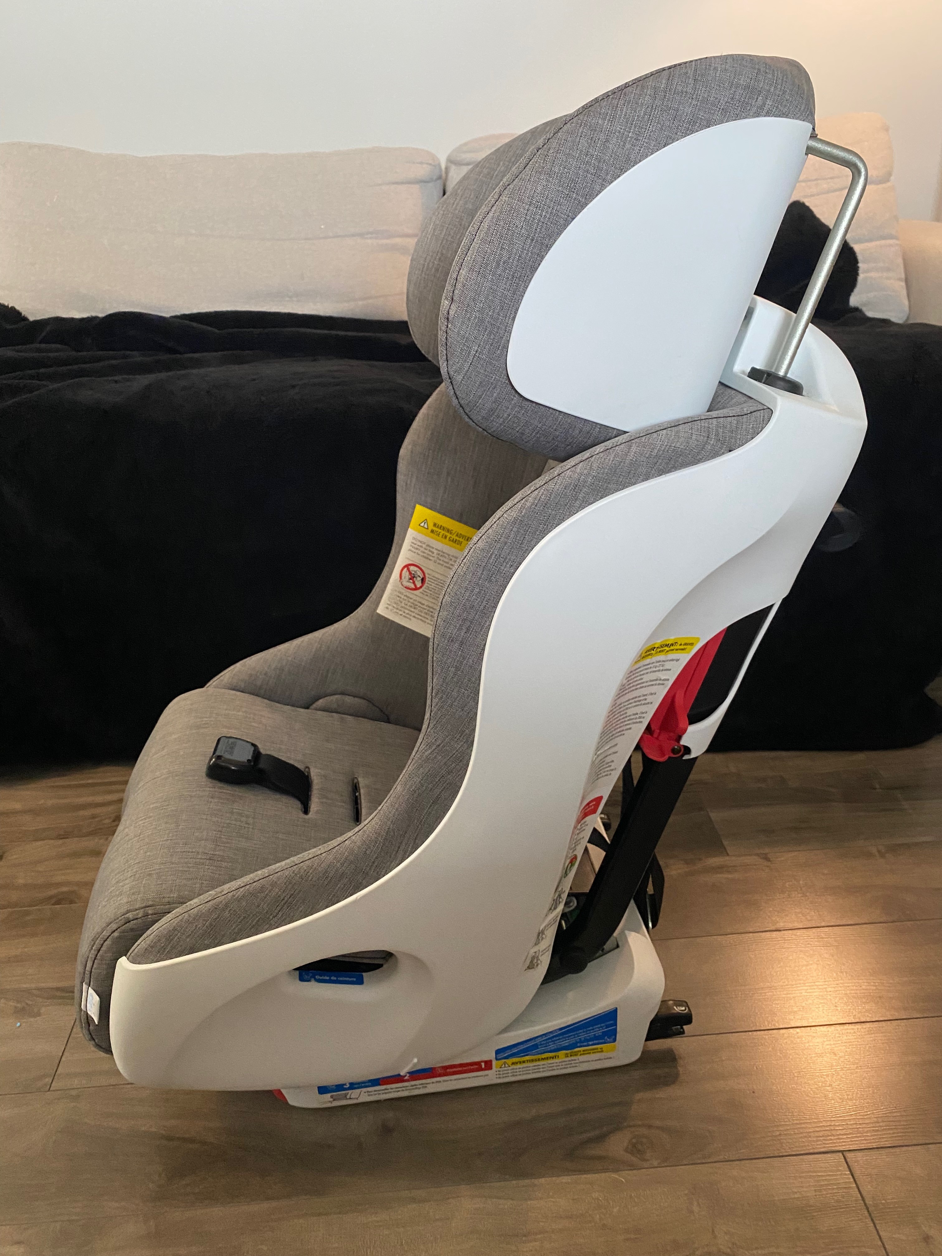 Clek Foonf Convertible Car Seat – Excellent Condition - photo 3